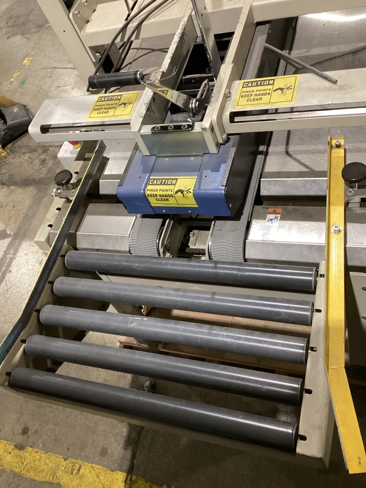 INTERPACK USA2324-TB Carton Sealer USED 6