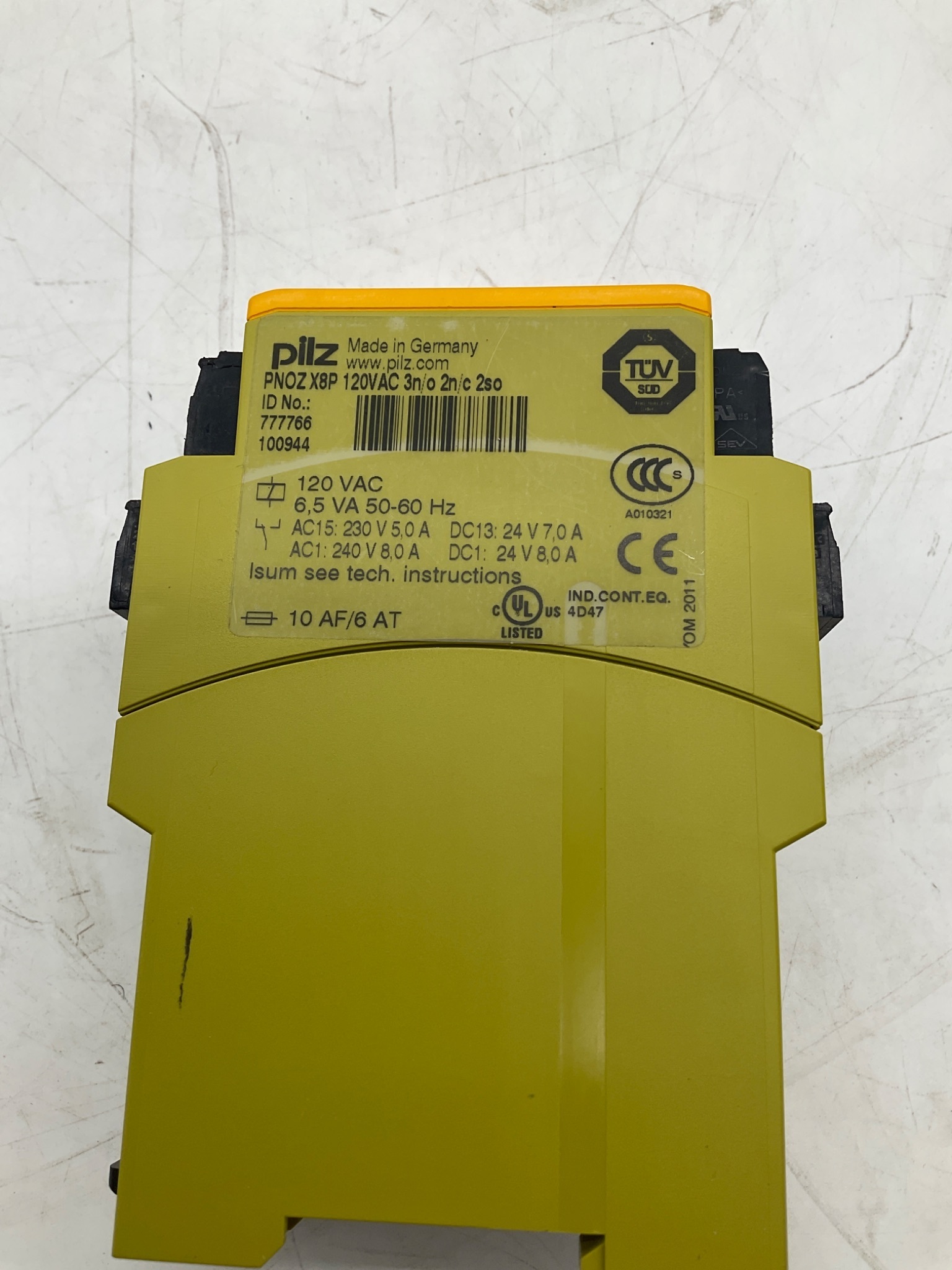 PILZ 777766 PNOZ X8P Safety Relay 120VAC USED 1