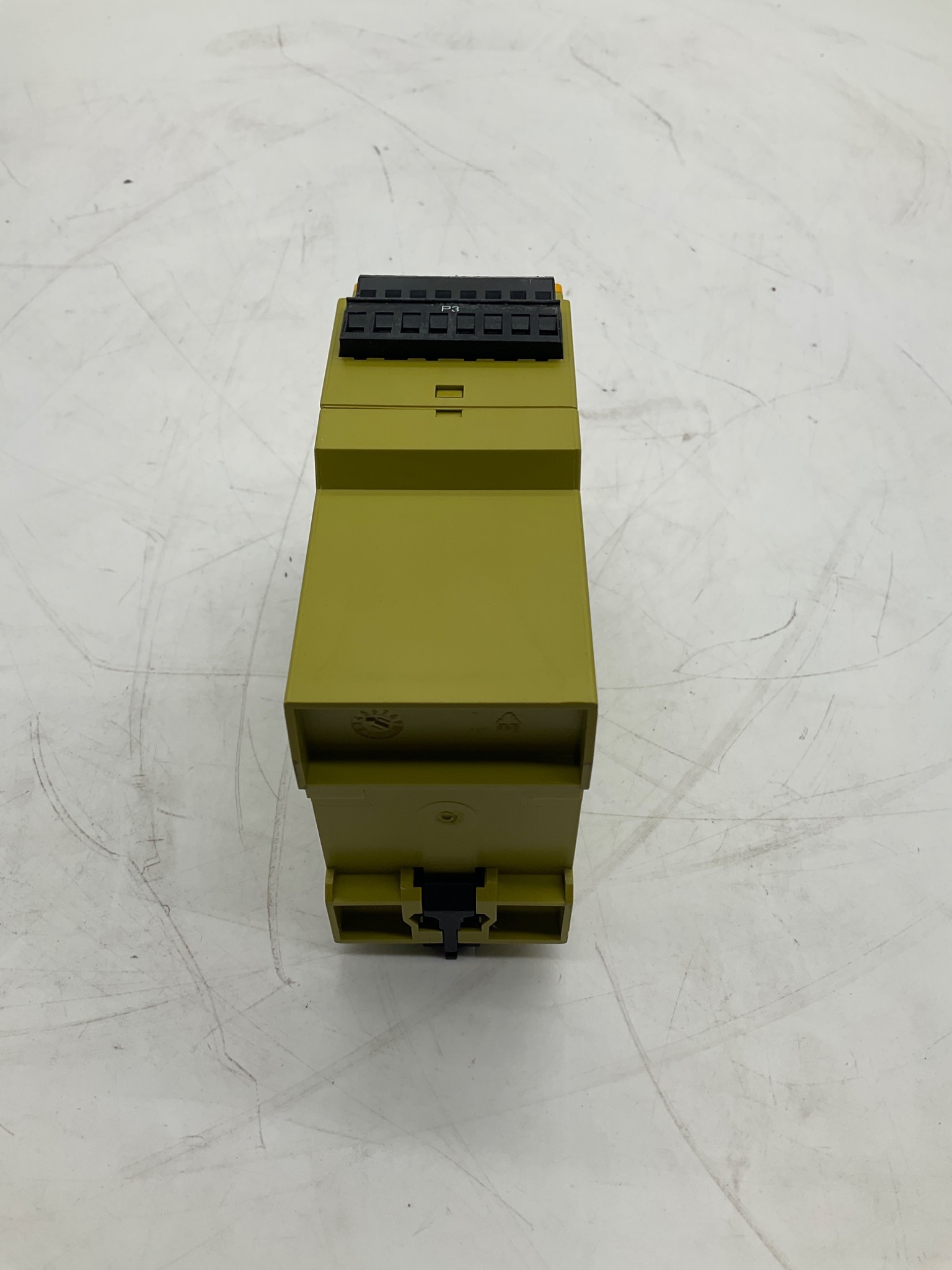 PILZ 777766 PNOZ X8P Safety Relay 120VAC USED 2
