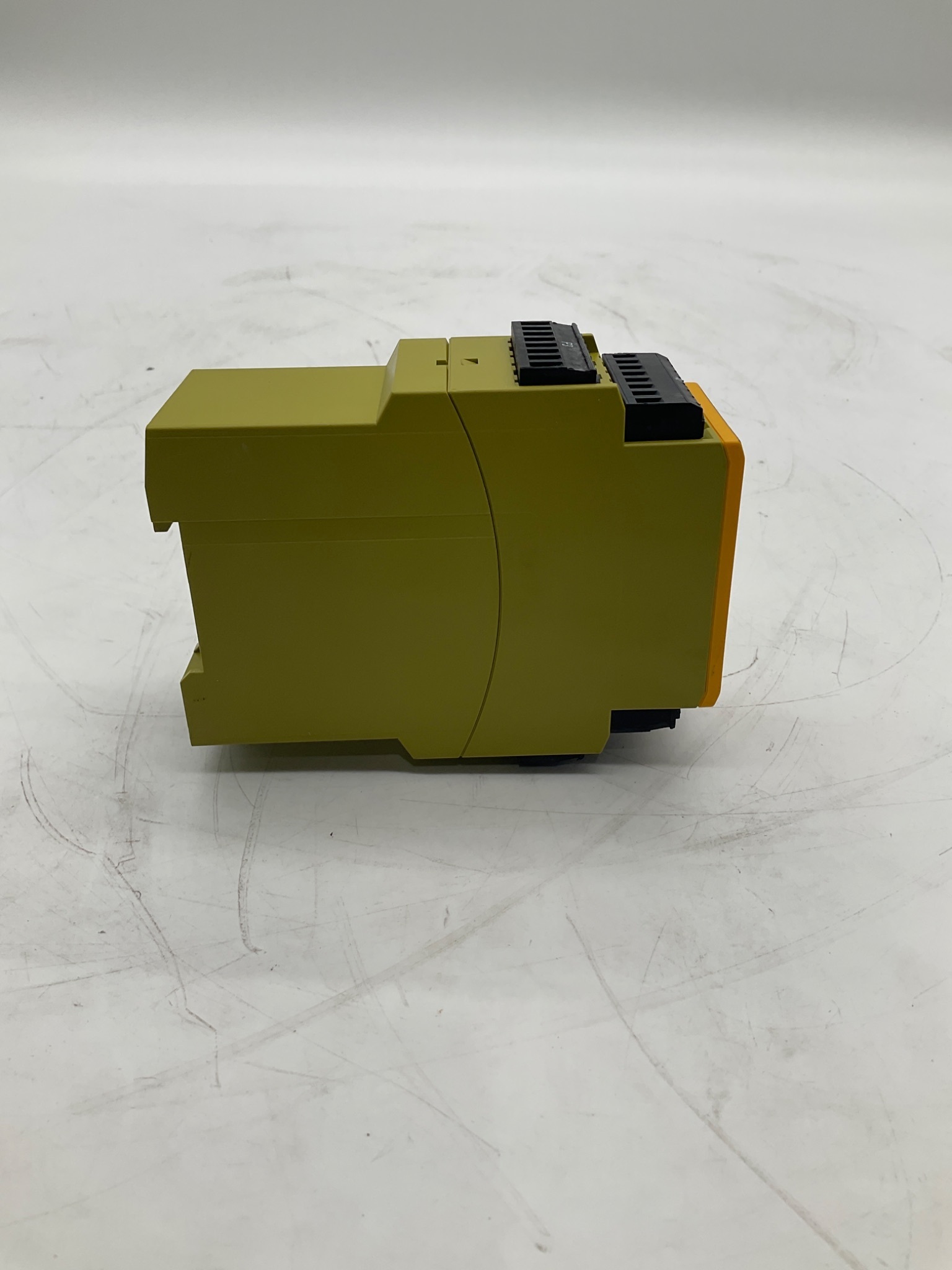 PILZ 777766 PNOZ X8P Safety Relay 120VAC USED 3