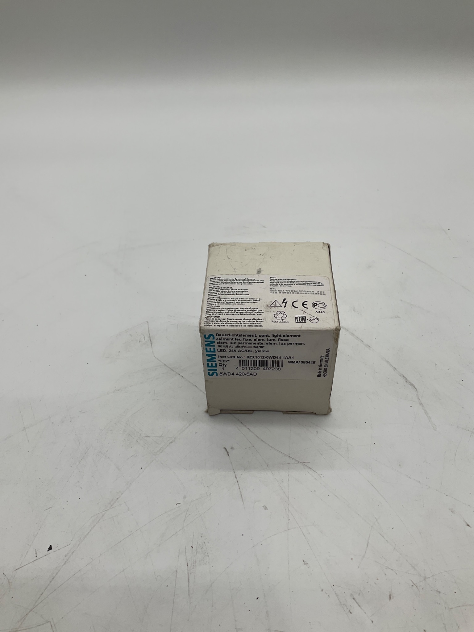 SIEMENS 8WD4420-5AD Continuous Light Element Yellow 24VAC/DC NEW 0