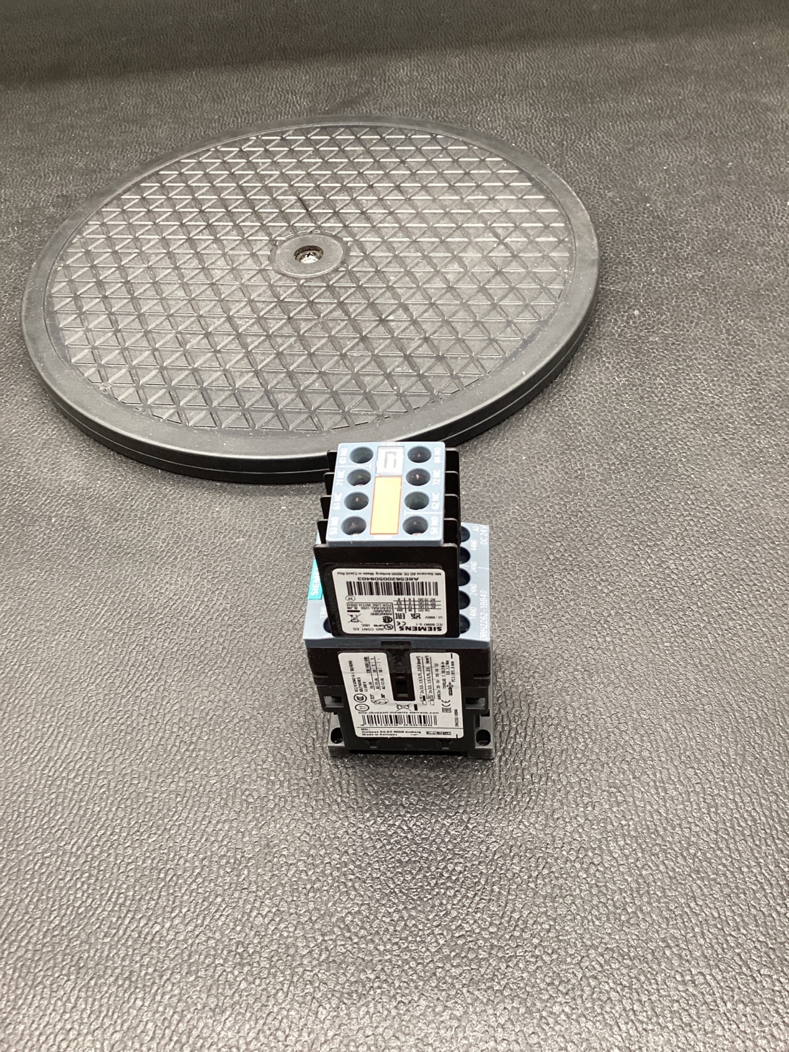 SIEMENS 3RH2262-1BB40 SIRIUS Contactor Relay 24VDC 6NO+2NC NEW 3