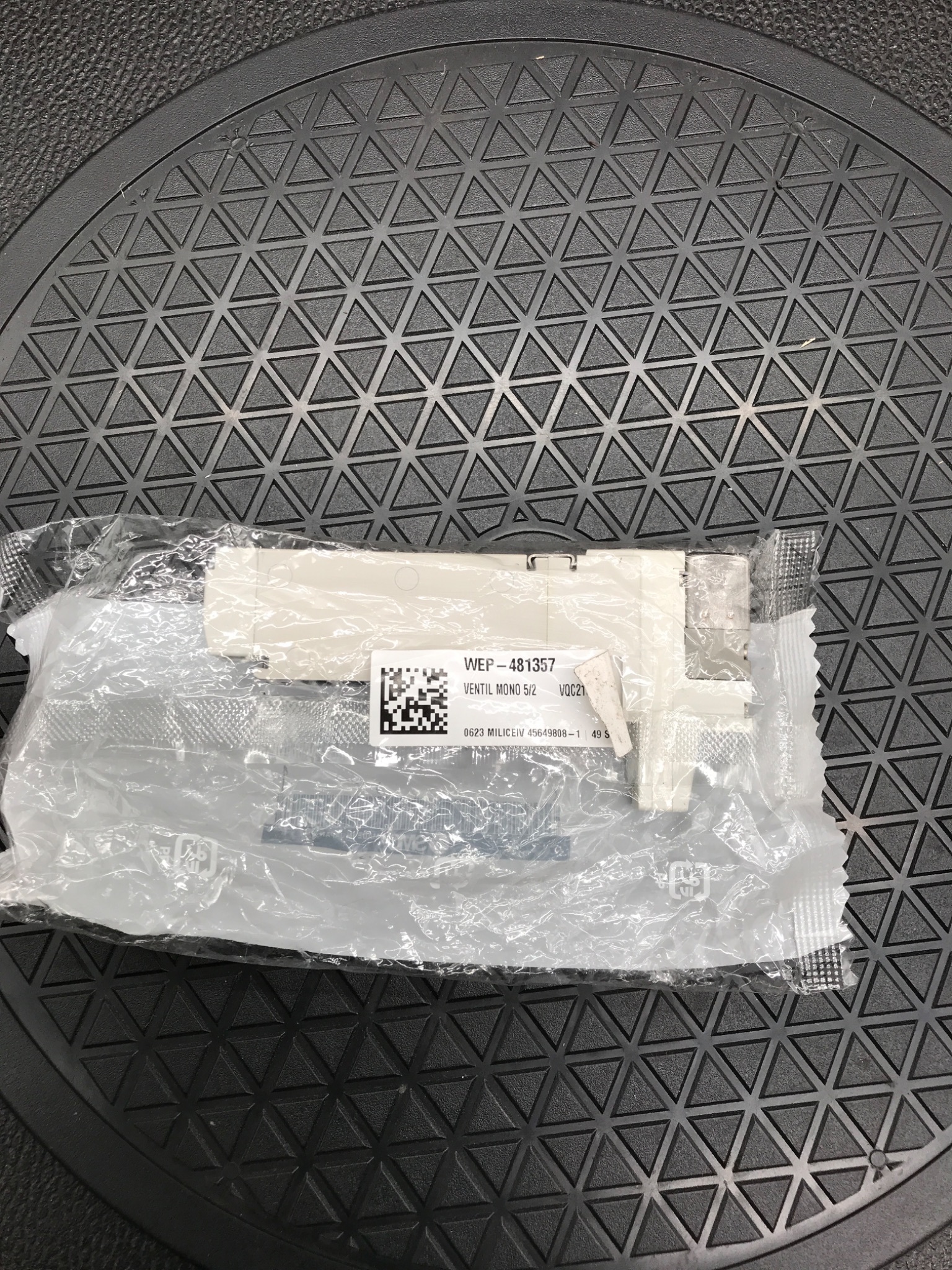 SMC VQC2101N-51 5/2 Solenoid Valve NEW 1