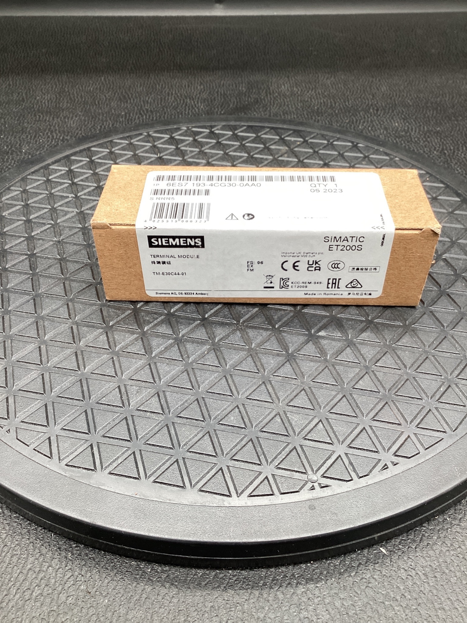 SIEMENS 6ES7193-4CG30-0AA0 SIMATIC ET200S Terminal Module NEW 0