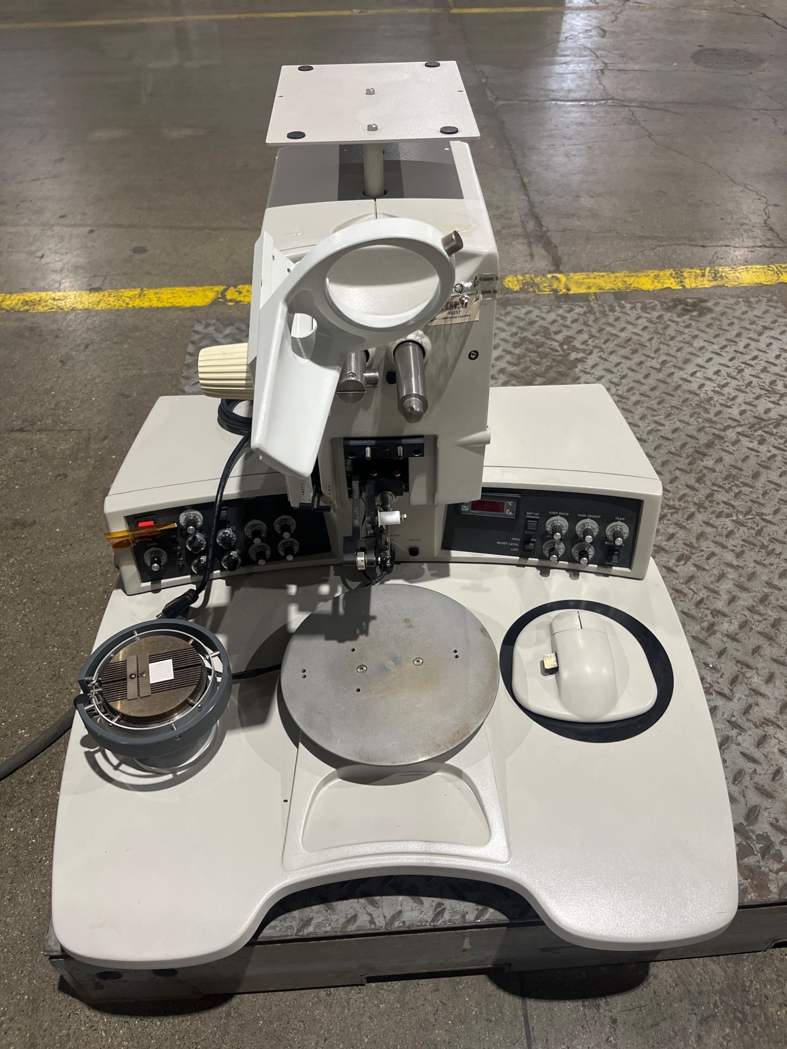 Kulicke & Soffa 4526 Manual Wedge Wire Bonder Heated Work Holder w/ Leica MZ6 USED 1