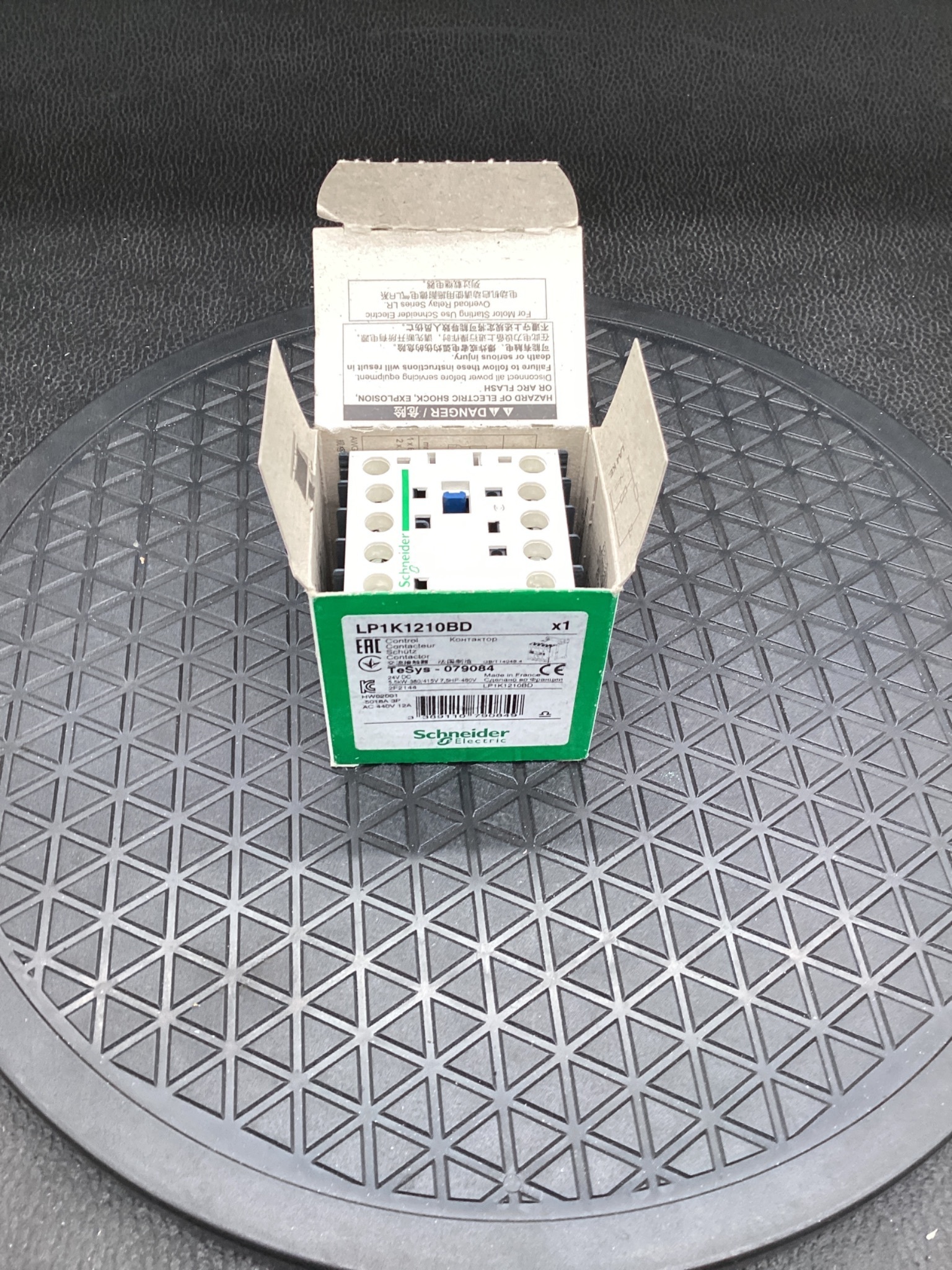 Schneider Electric LP1K1210BD TeSys K Contactor NEW 4