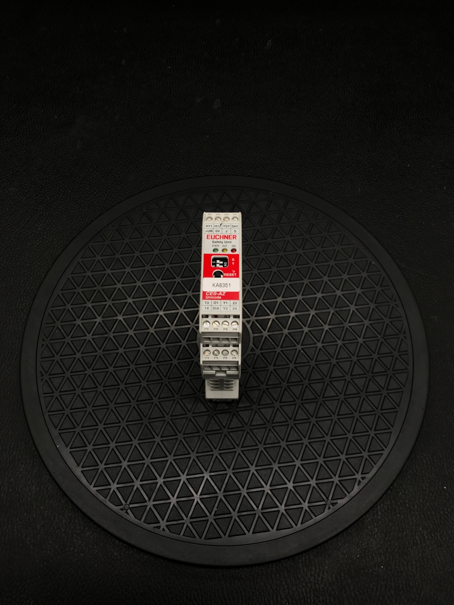 EUCHNER CES-AZ-AES-01B Safety Unit USED 0
