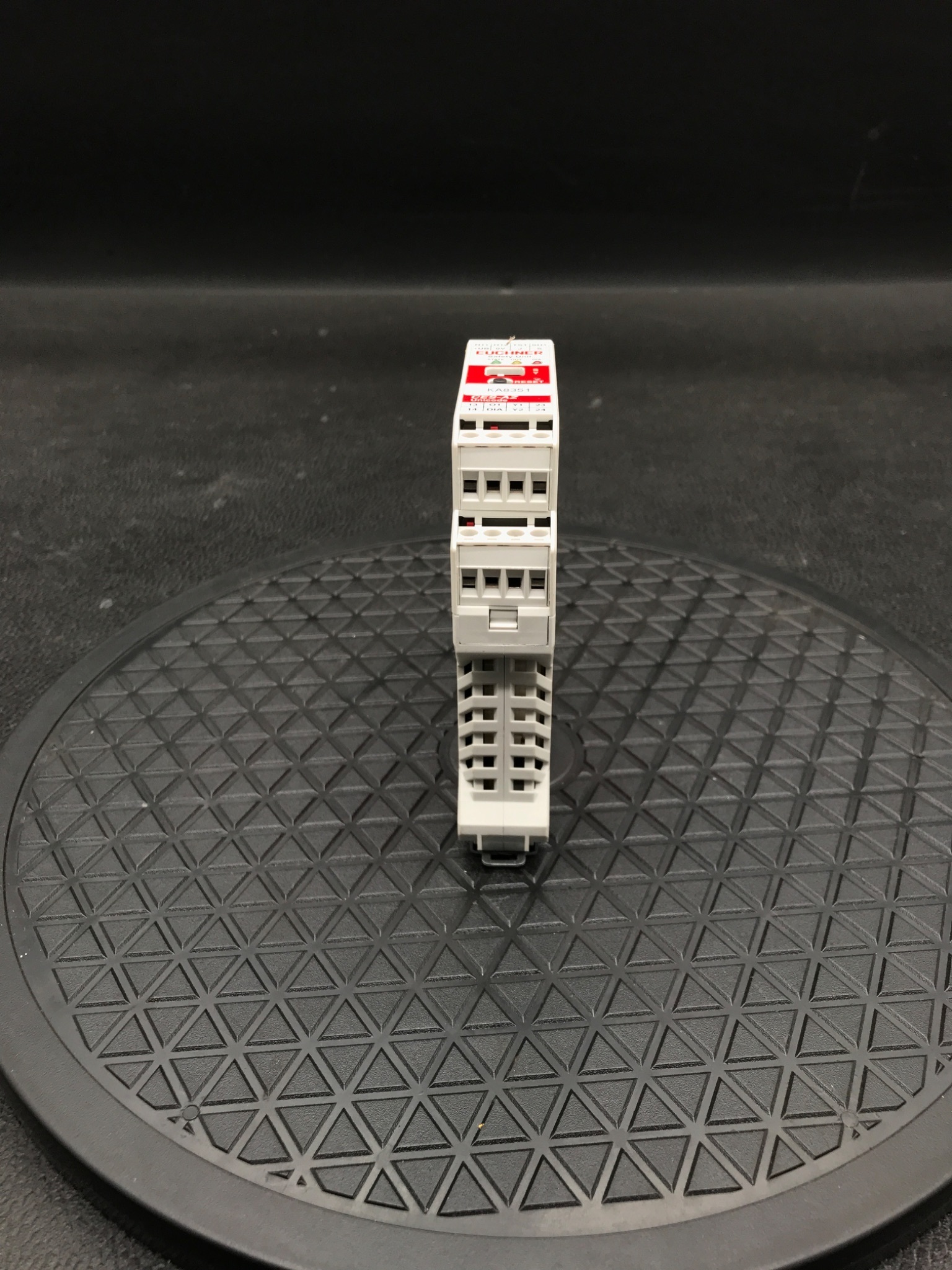 EUCHNER CES-AZ-AES-01B Safety Unit USED 1