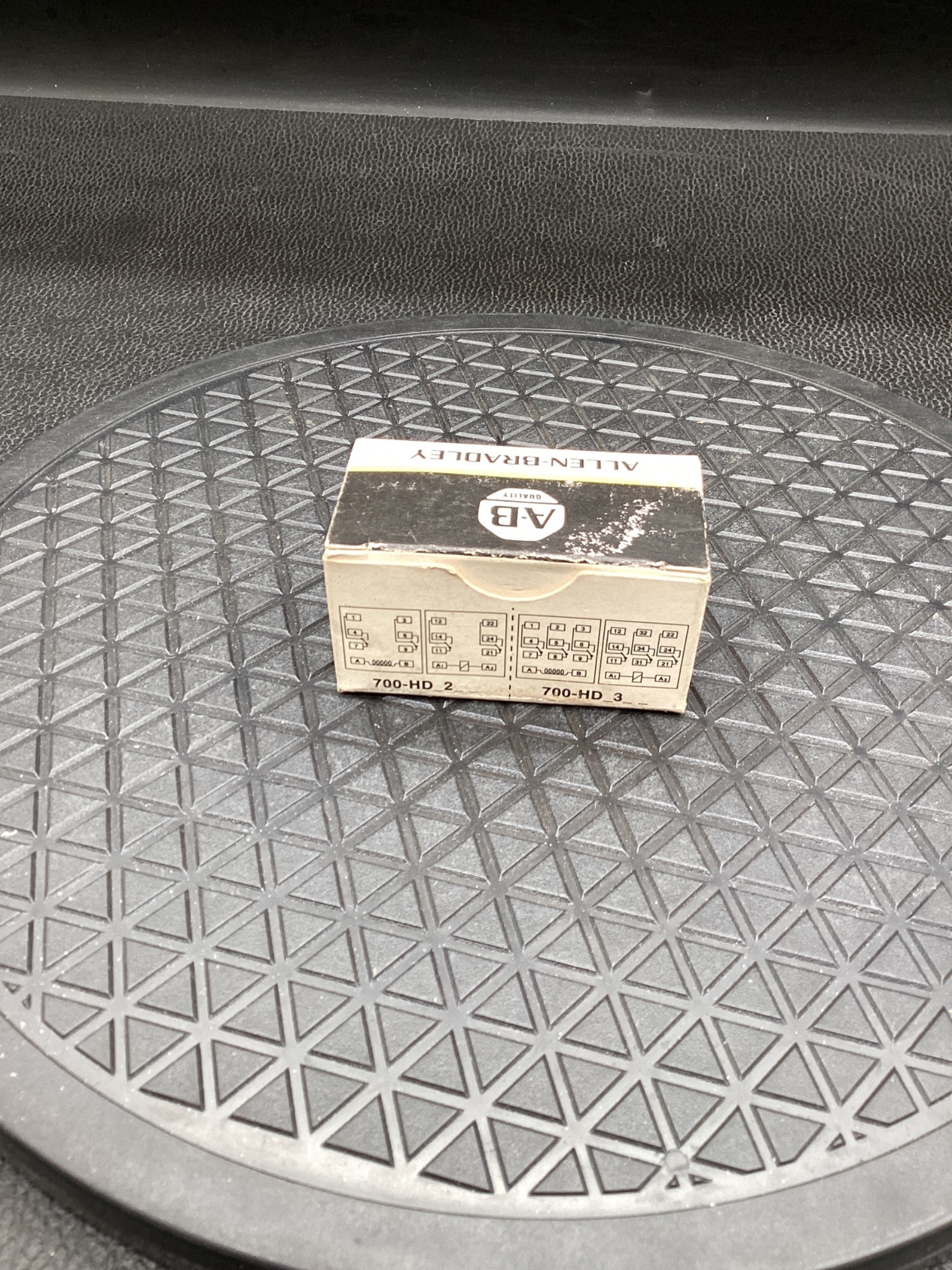 Allen-Bradley 700-HD32Z24 General Purpose Relay NEW 0