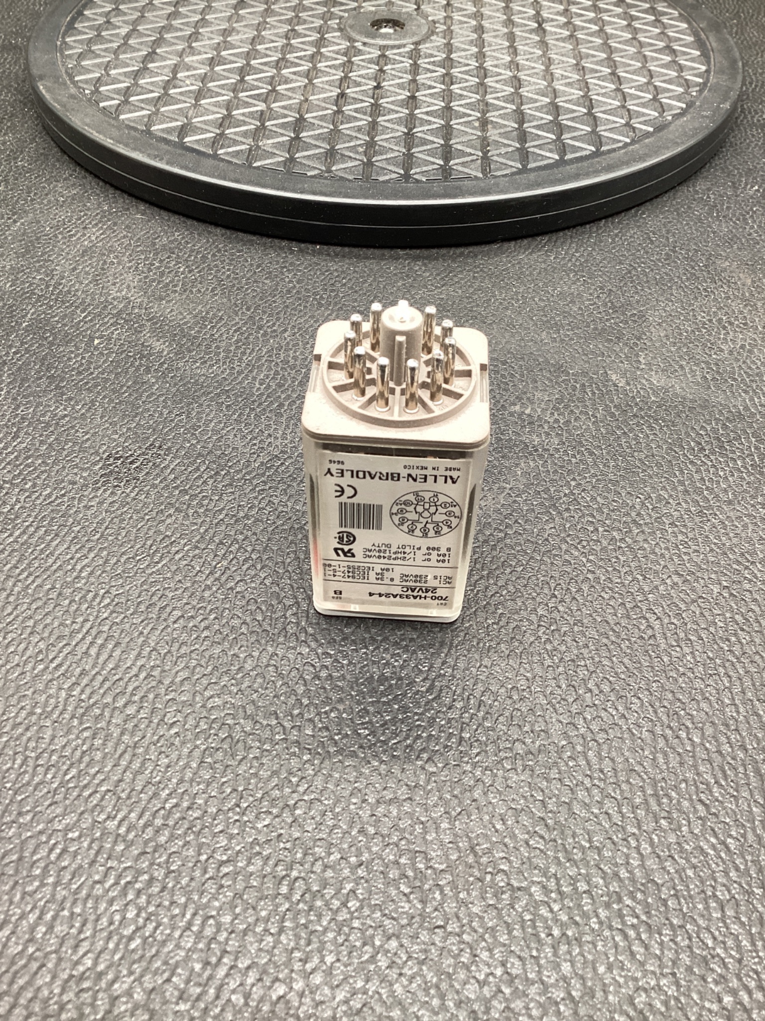 Allen-Bradley 700-HA33A24-4 General Purpose Relay NEW 3