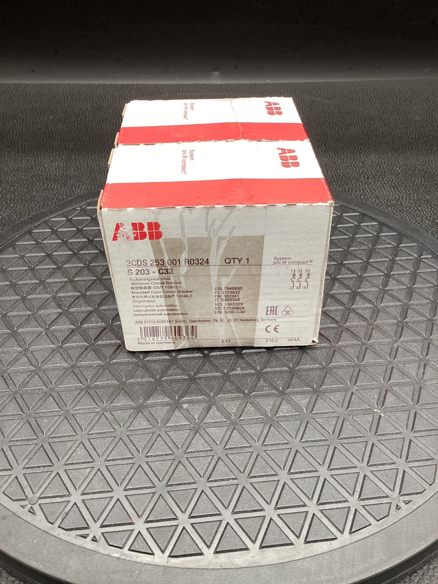 ABB S203-C32 Miniature Circuit Breaker 3-Pole 32A NEW 1