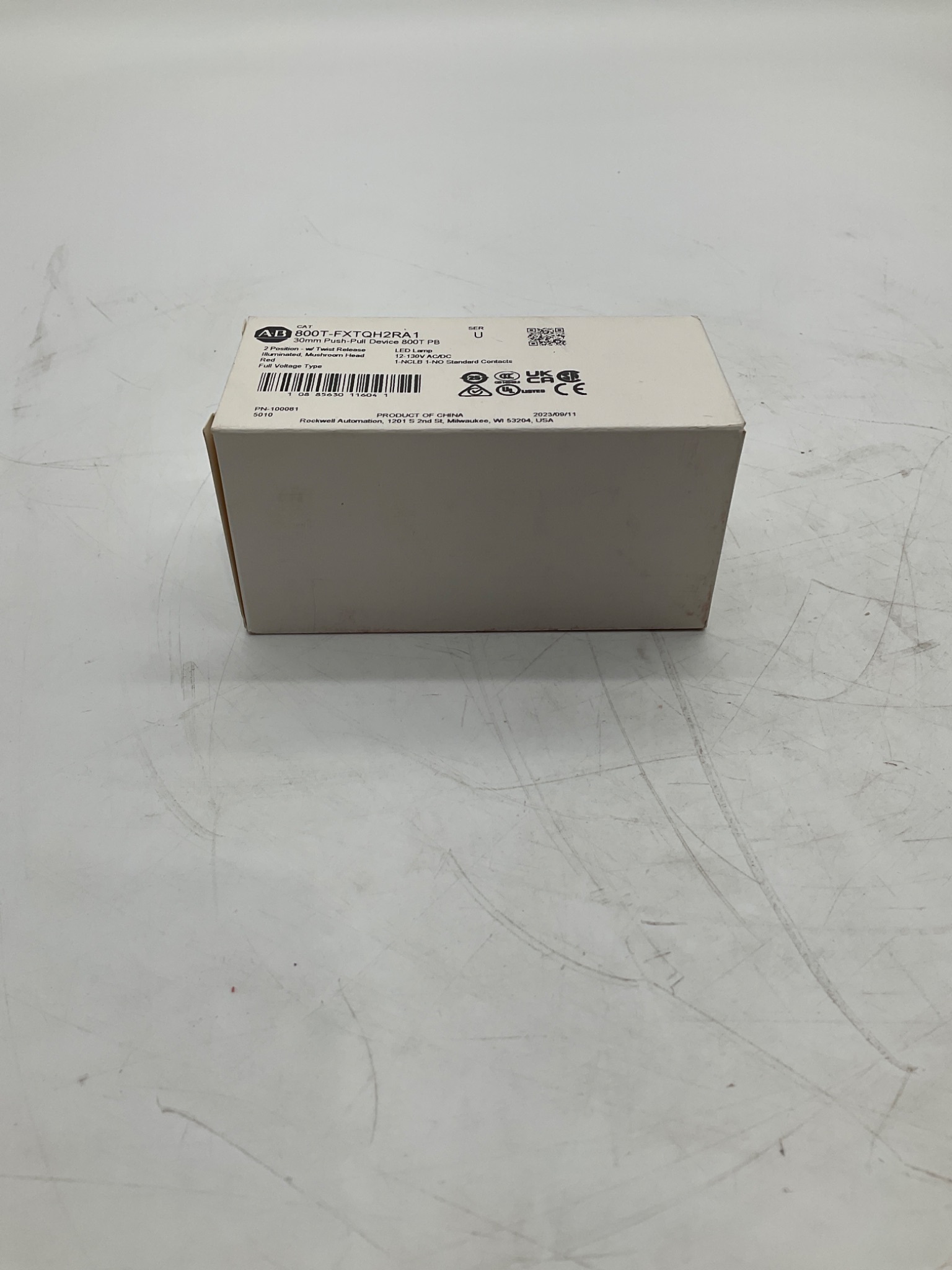 Allen-Bradley 800T-FXTQH2RA1 Illuminated Push-Pull Operator NEW 1