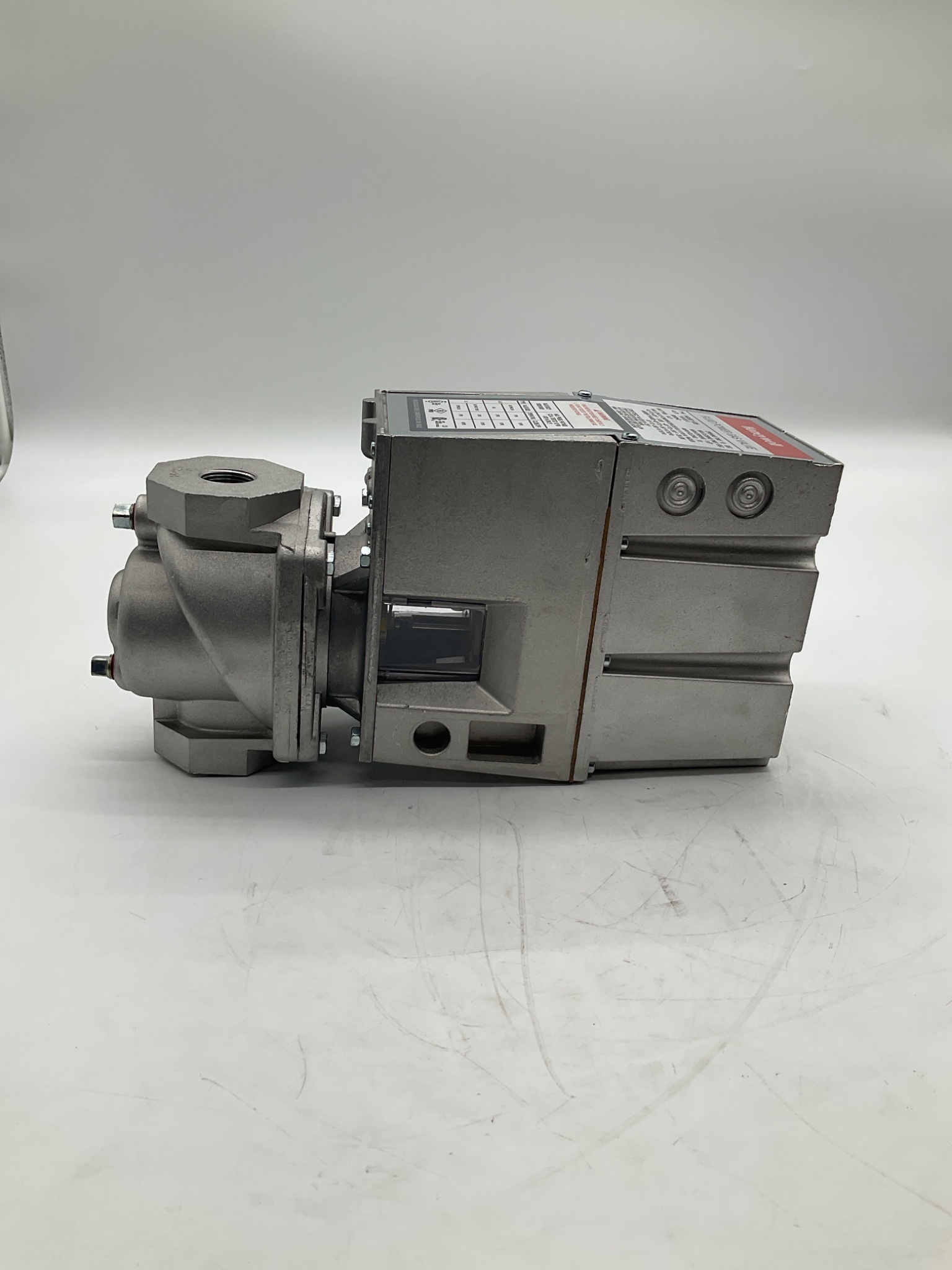 Honeywell V4055D1035 Fluid Power Gas Valve 1/2in 120VAC NEW 4