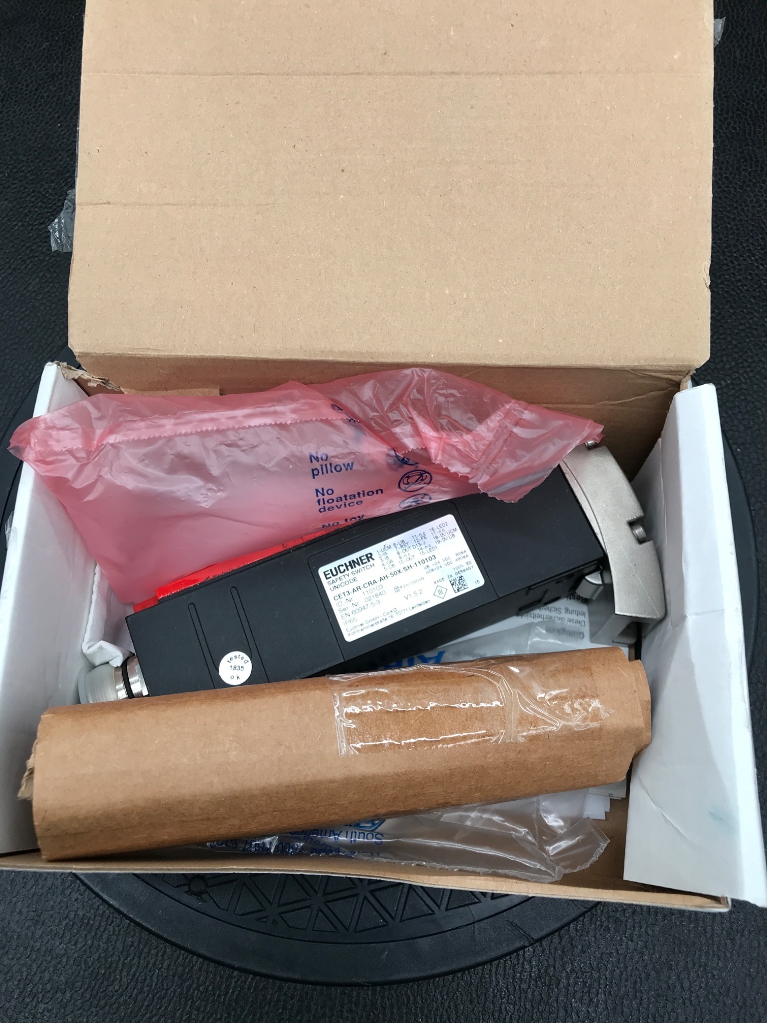 EUCHNER CET3-AR-CRA-AH-50X-SH-110103 Safety Switch with Guard Locking NEW 4