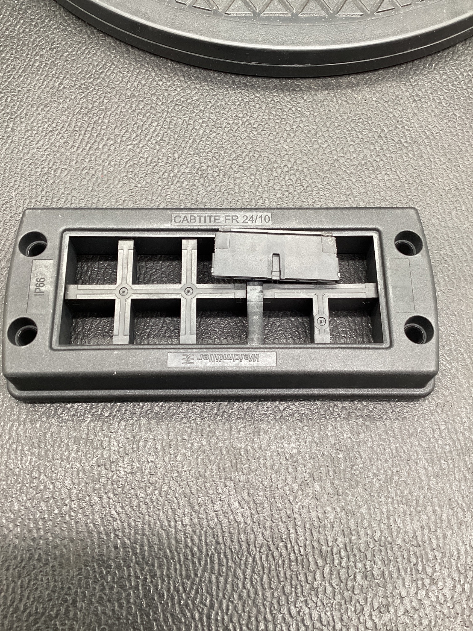 Weidmuller 2583720000 CABTITE FR 24/10 BK SET Cable Entry Frame NEW 2
