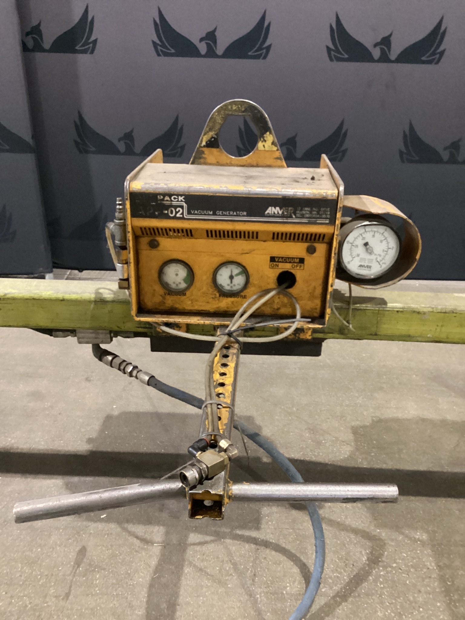 ANVER AP1-02 Vacuum Lifter Dual Pad Lift Assist USED 1