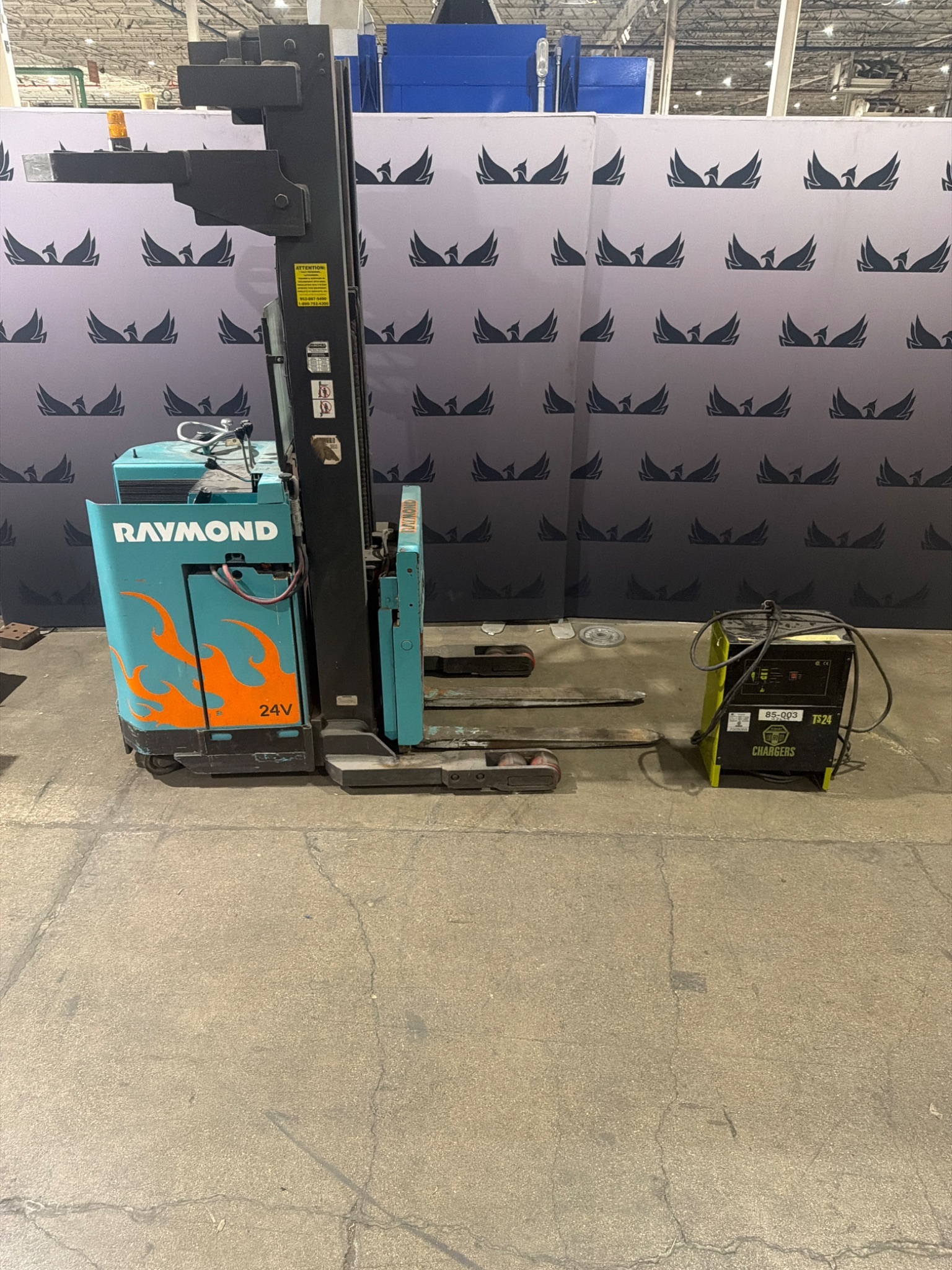 RAYMOND 20IR40TT 4000 LB Reach Truck with TS24/100 Charger USED - Drive Wheel Damage 0