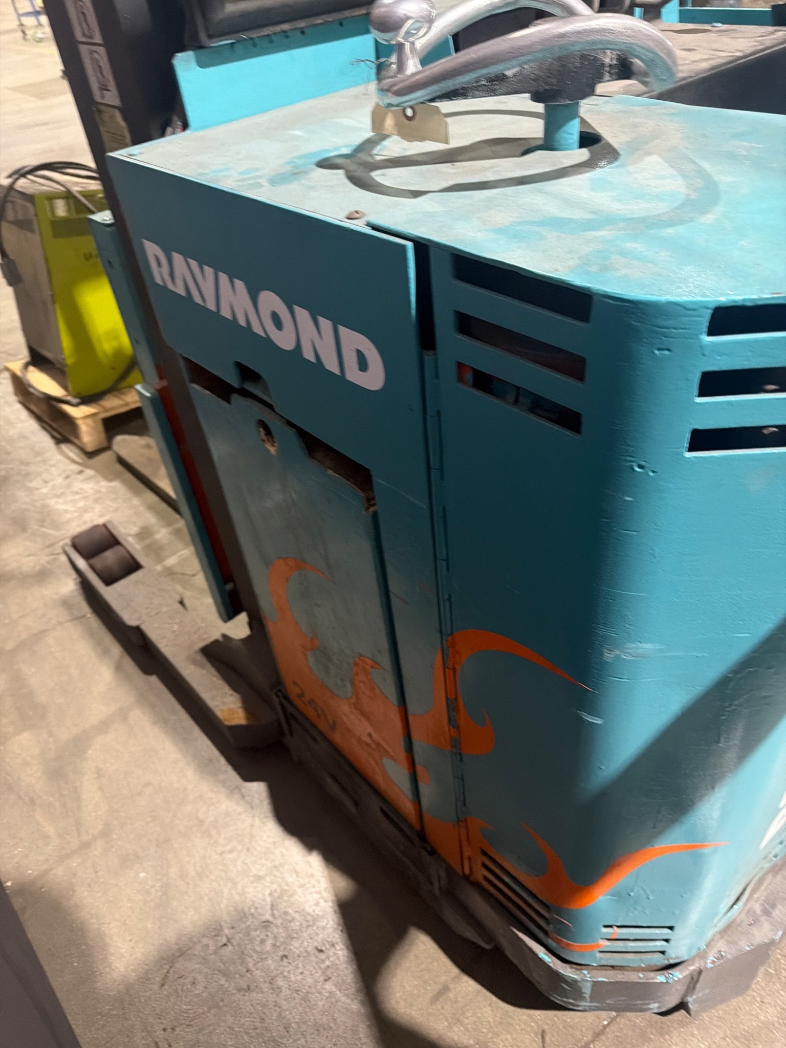 RAYMOND 20IR40TT 4000 LB Reach Truck with TS24/100 Charger USED - Drive Wheel Damage 5
