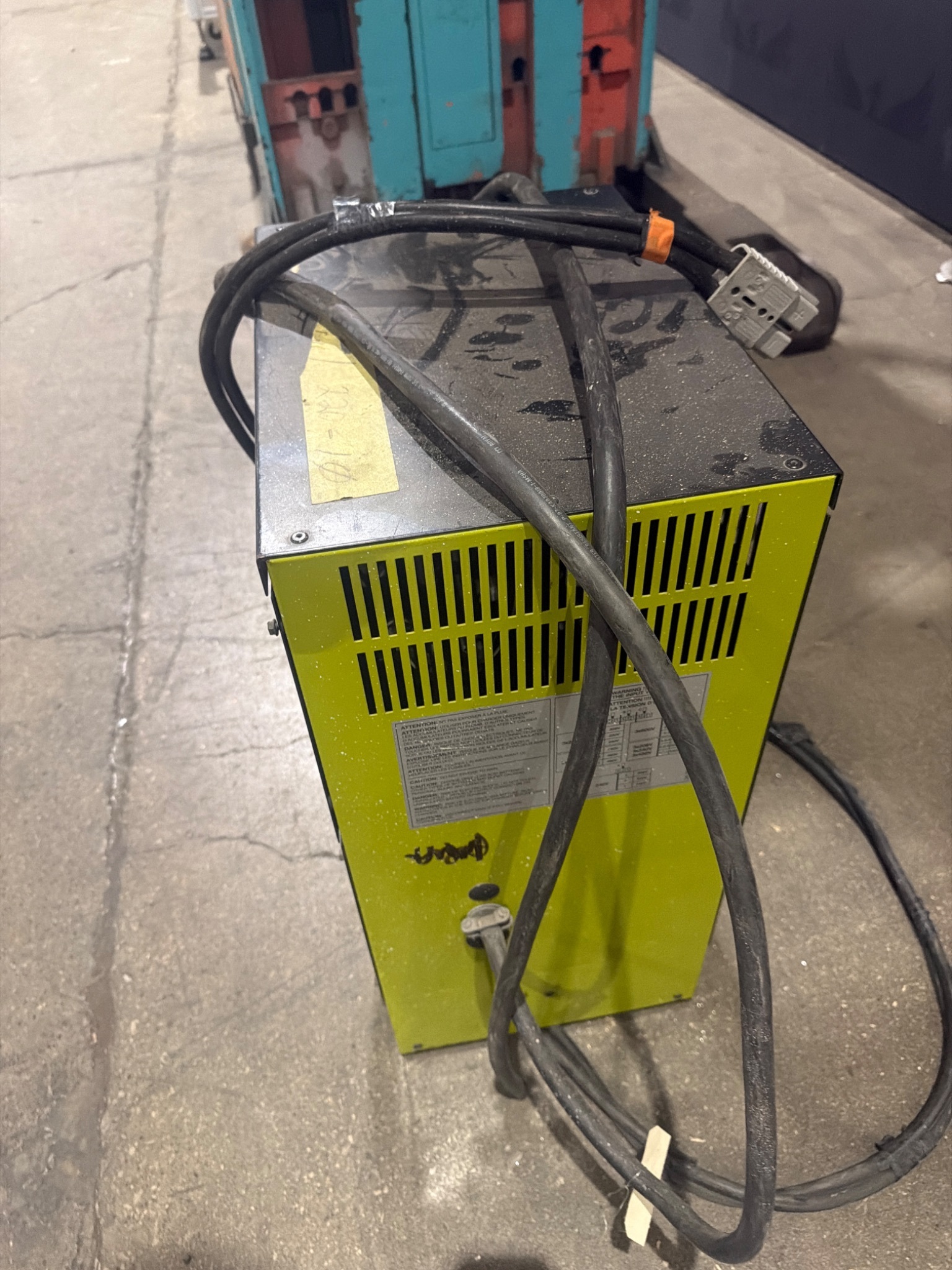 RAYMOND 20IR40TT 4000 LB Reach Truck with TS24/100 Charger USED - Drive Wheel Damage 8