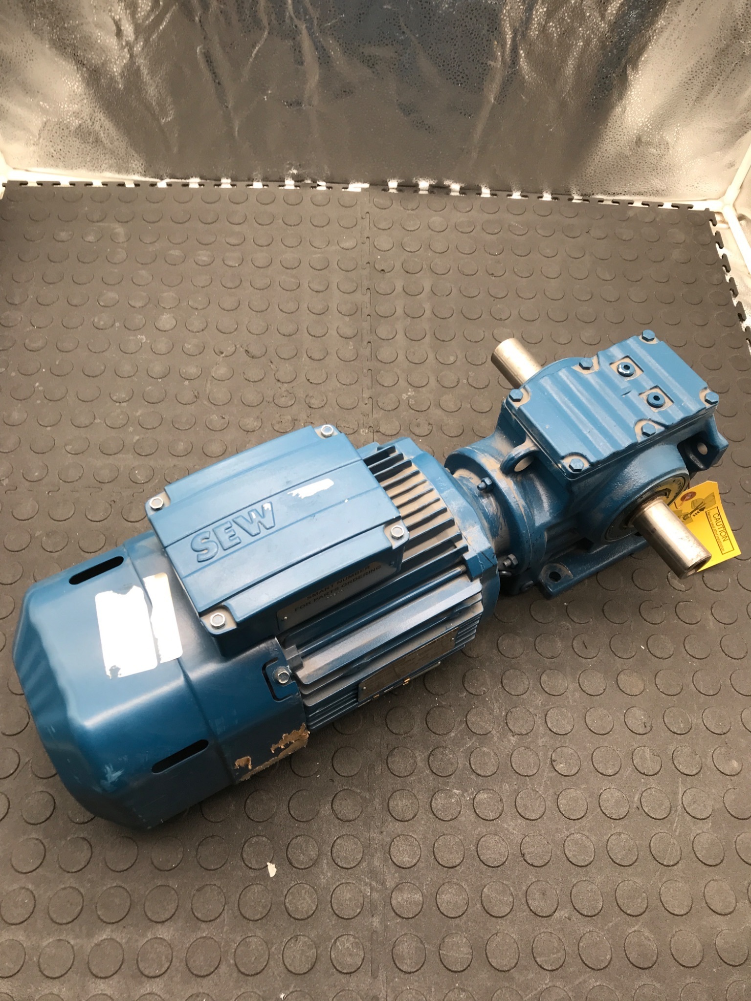 SEW-EURODRIVE S57DRE90L4BE2HR 2