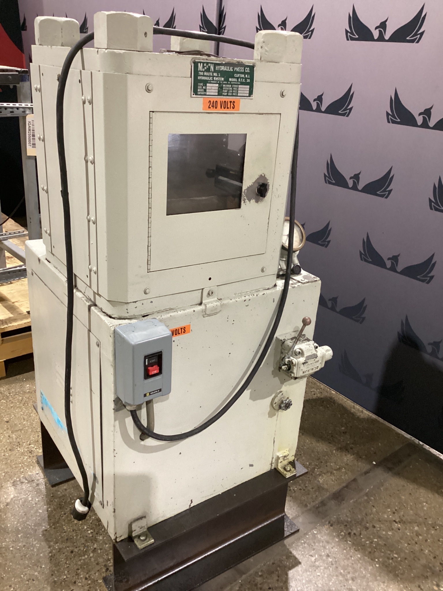MODERN HYDRAULIC 1A-200 200 Ton 4-Post Hobbing Press, 8" Stroke USED – Working 0