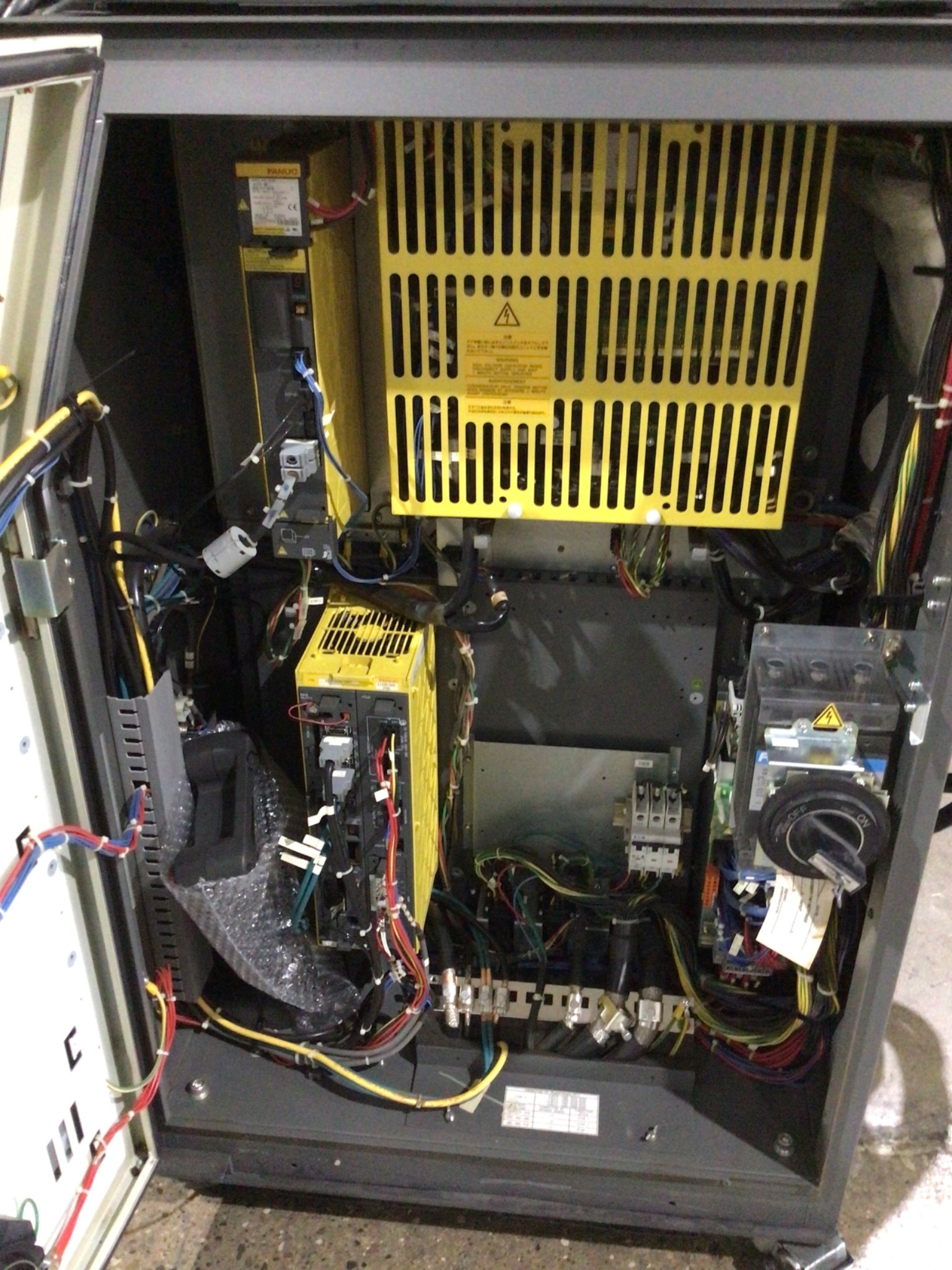 FANUC M-900iA/350 Complete With R-30iA Controller & WTC 6005 Weld Control USED 9