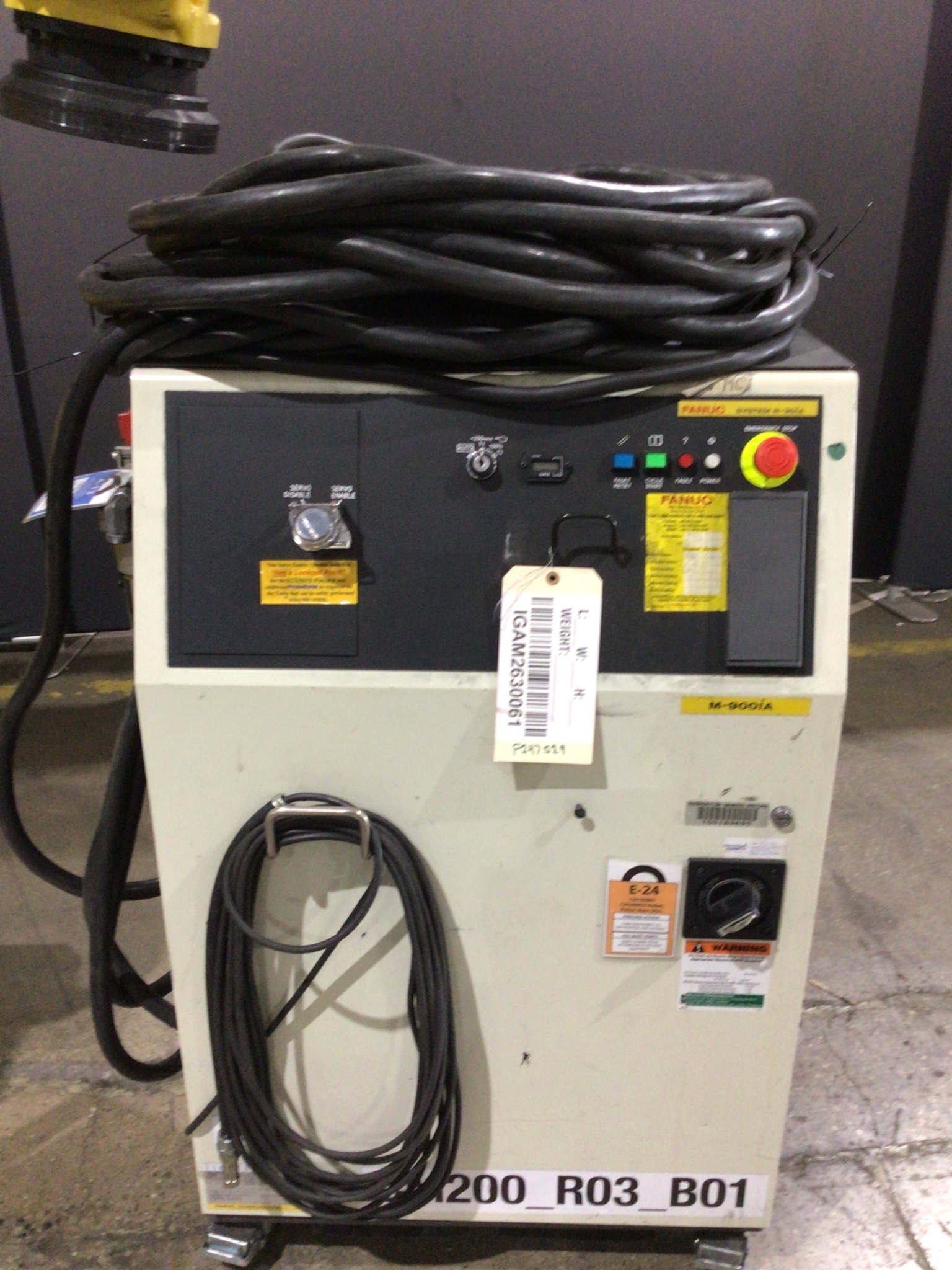 FANUC M-900iA/260L Complete With R-30iA Controller USED 4