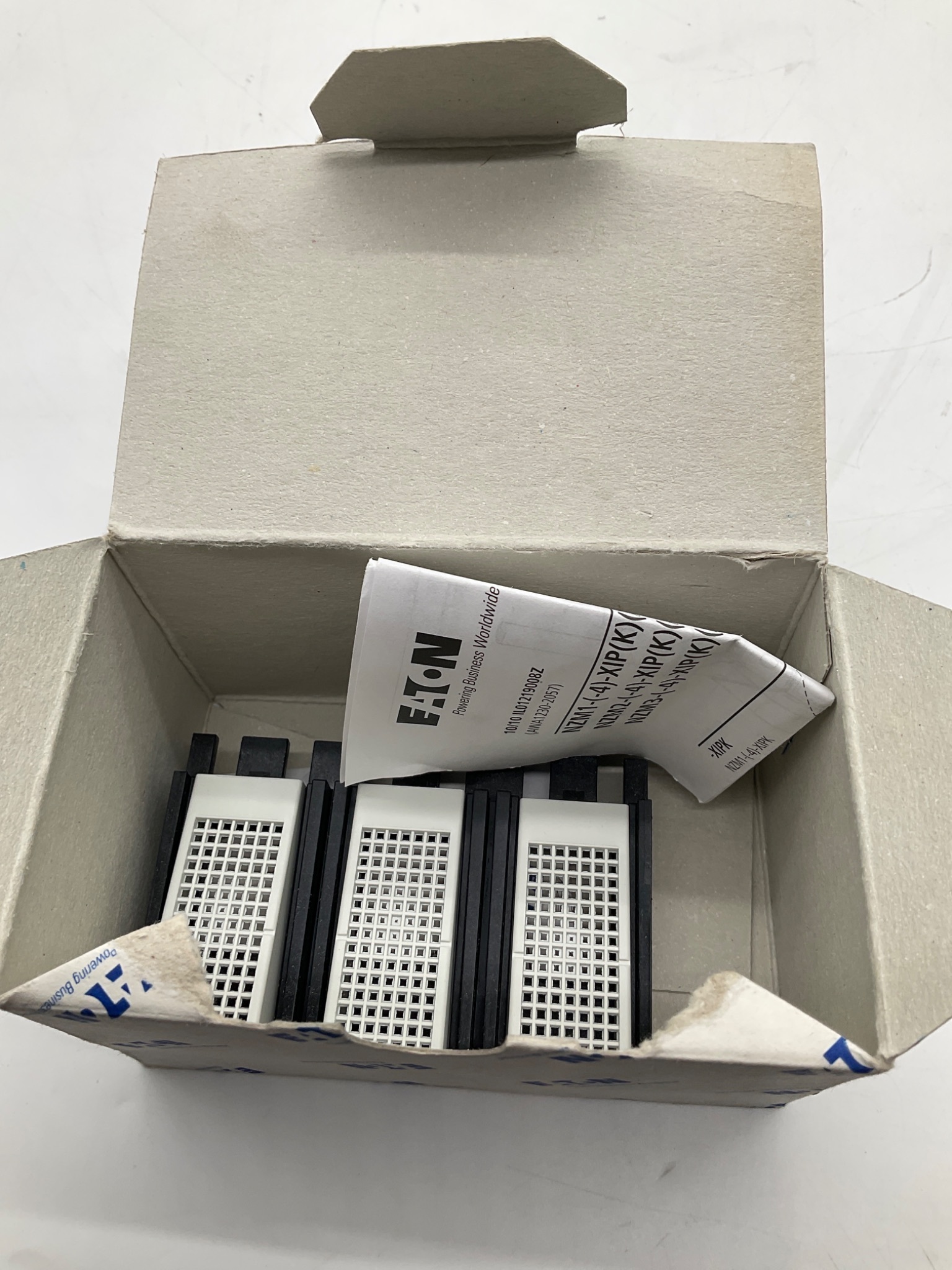 EATON NZM1-XIPK Finger Protection Terminal Cover Kit NEW 5