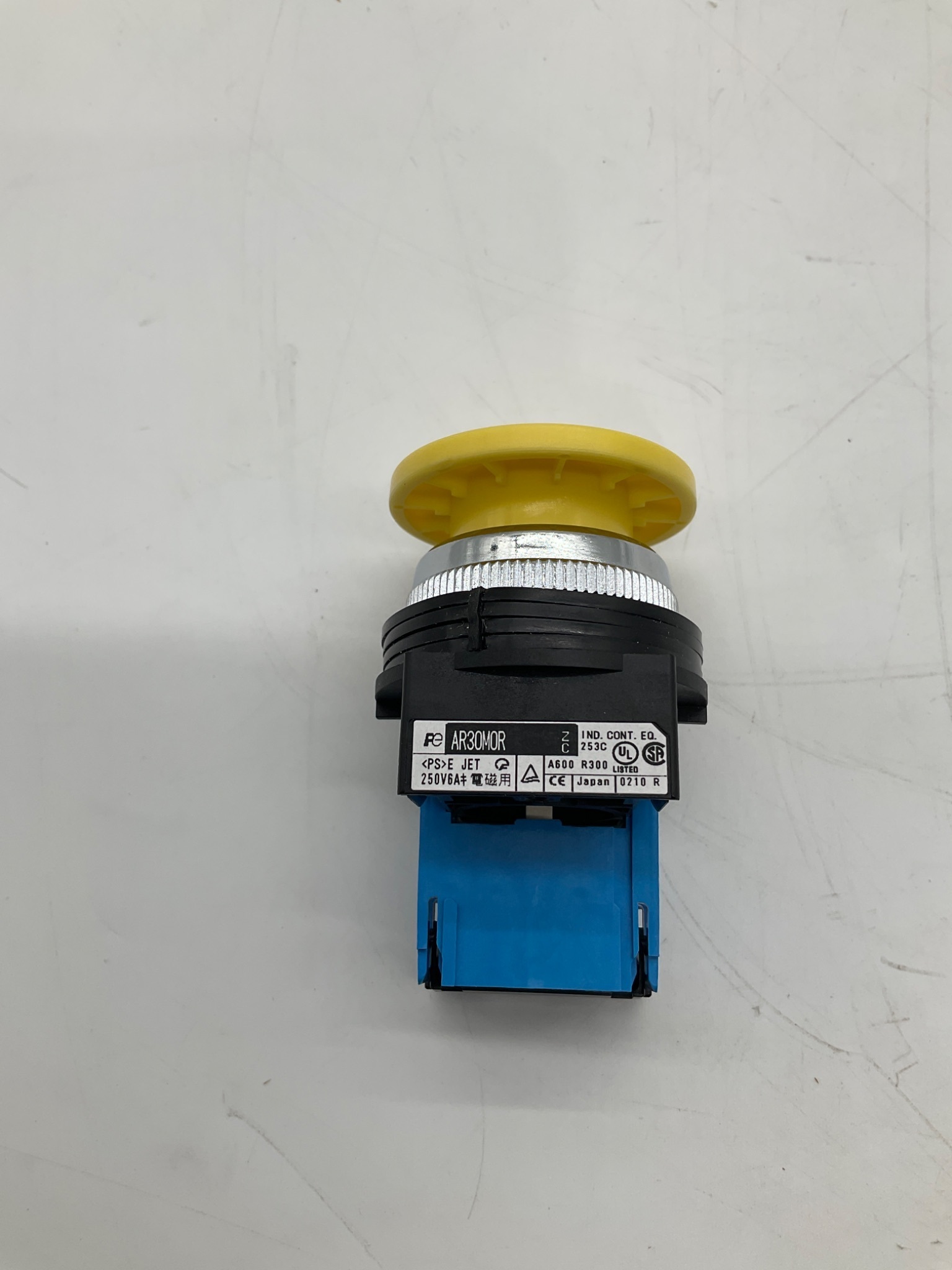 FUJI ELECTRIC AR30M0R Emergency Stop Pushbutton 30mm NEW 1