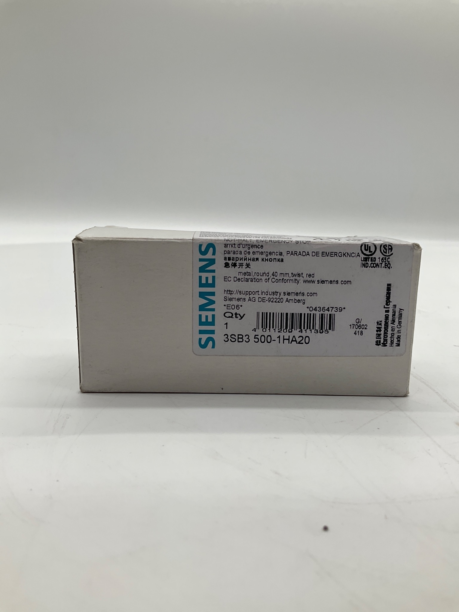 SIEMENS 3SB3500-1HA20 Emergency Stop Pushbutton 40mm Twist Release NEW 1