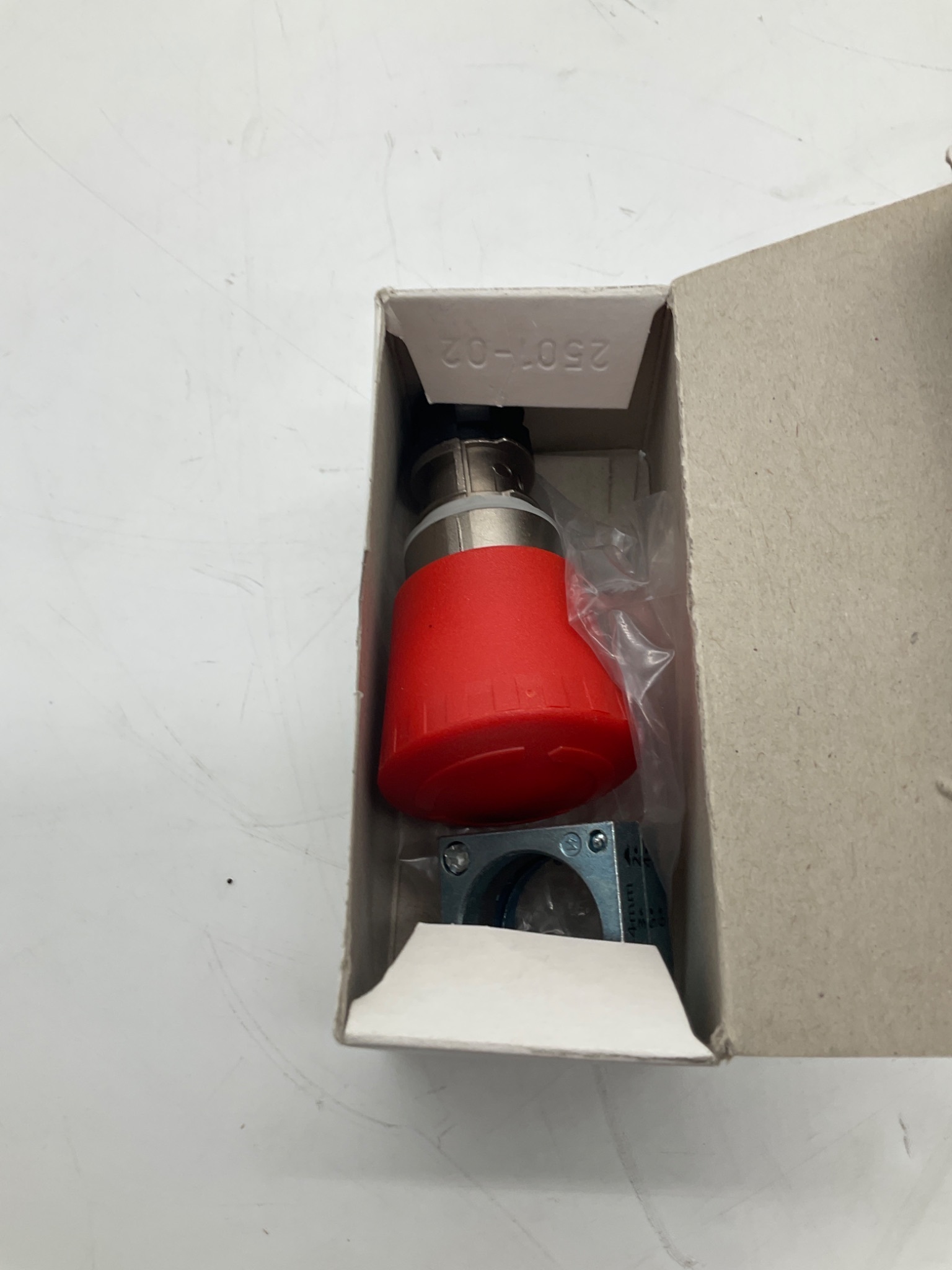 SIEMENS 3SB3500-1HA20 Emergency Stop Pushbutton 40mm Twist Release NEW 3