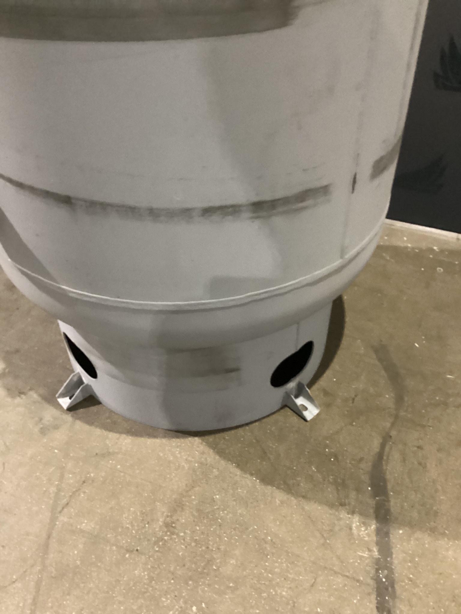 SAMUEL PRESSURE VESSEL GROUP A10055 Vertical Air Receiver Tank USED 3