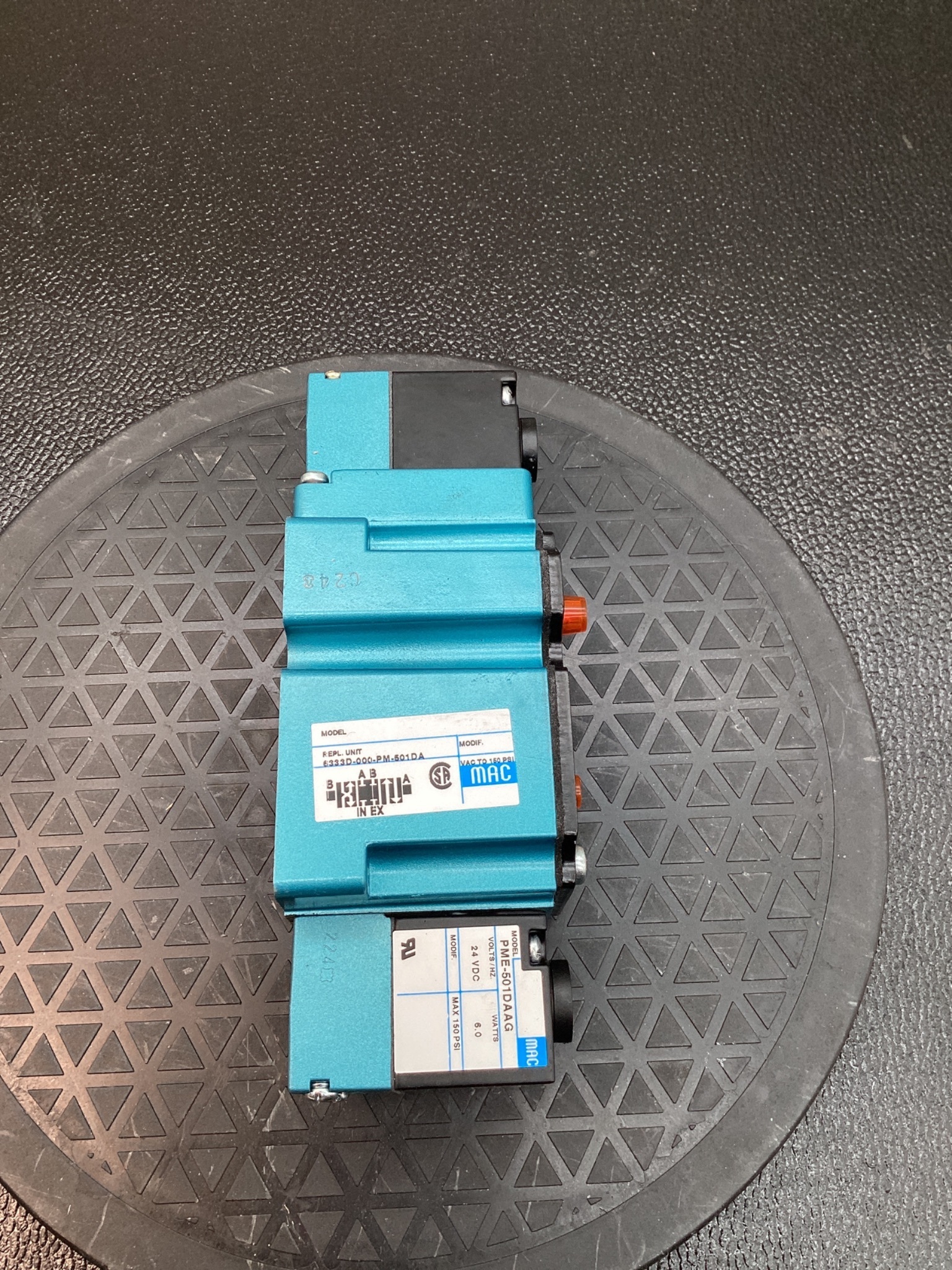 MAC 6333D-000-PM-501DA 4-WAY SOLENOID VALVE 24VDC NEW 3