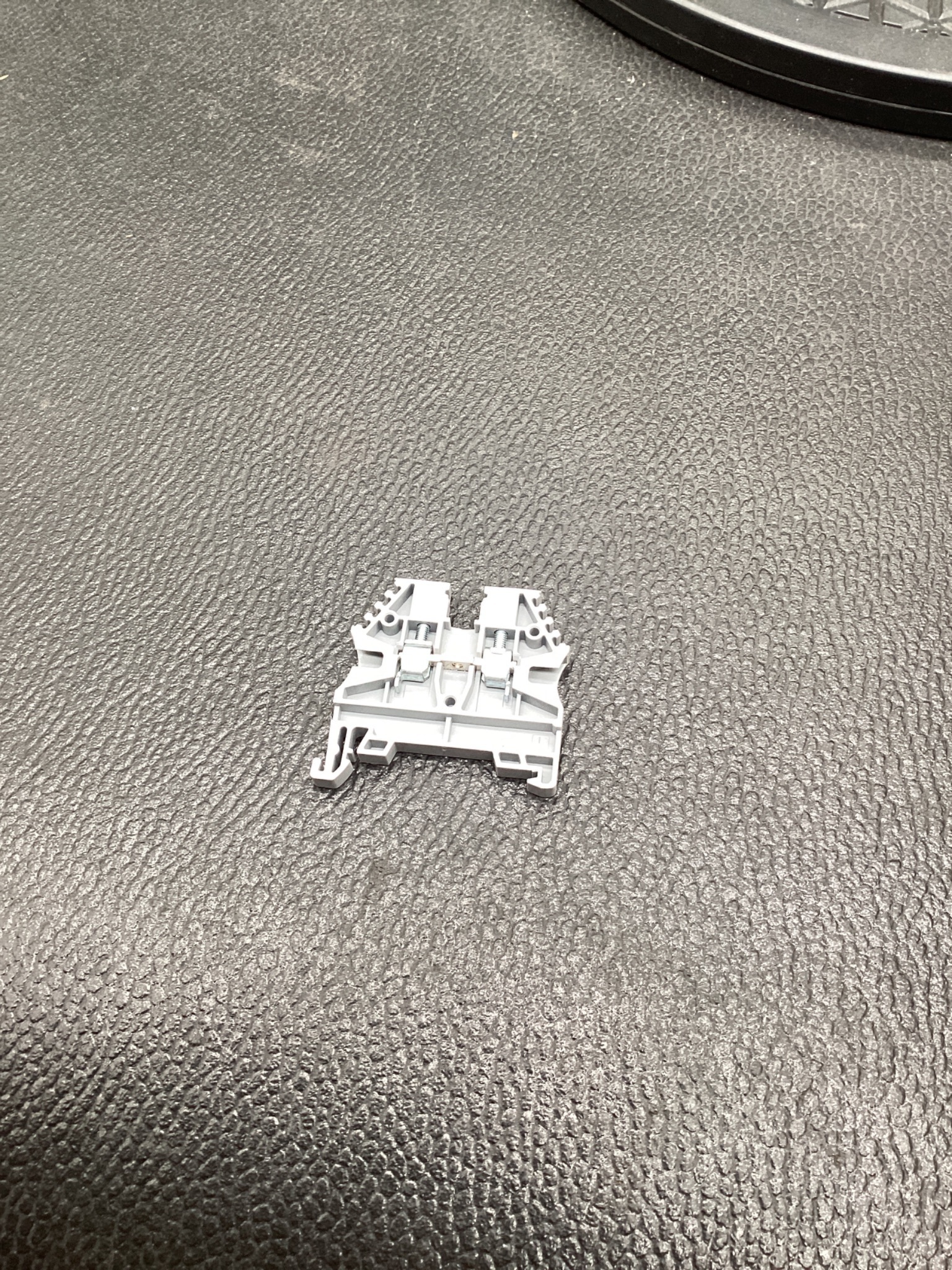 KONNECT-IT KN-T12GRY Gray Feed Through Terminal Block 12 AWG 600V (Box of 77) NEW 4