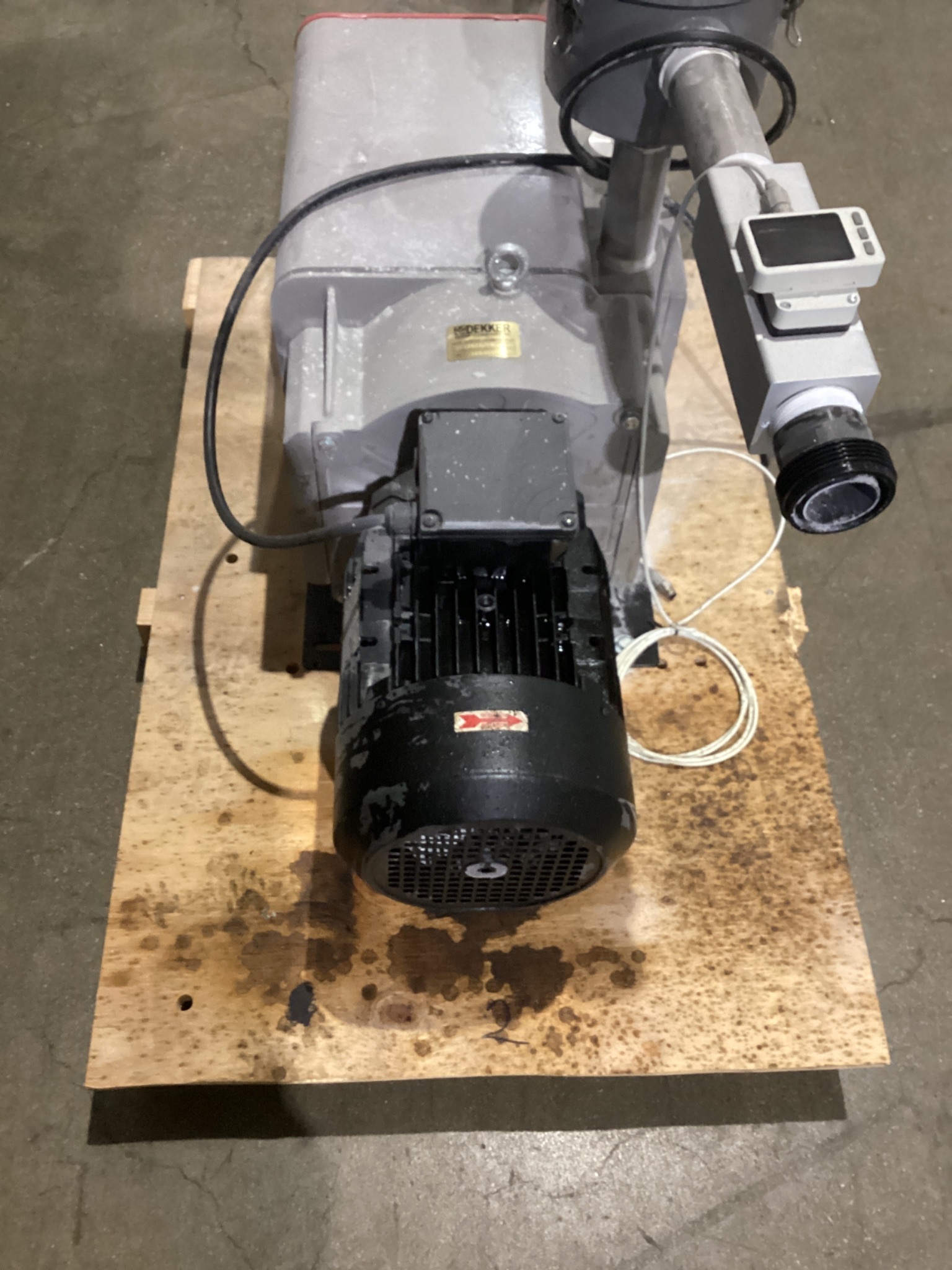 DEKKER 98150237SG Vacuum Pump 5.5HP USED 4