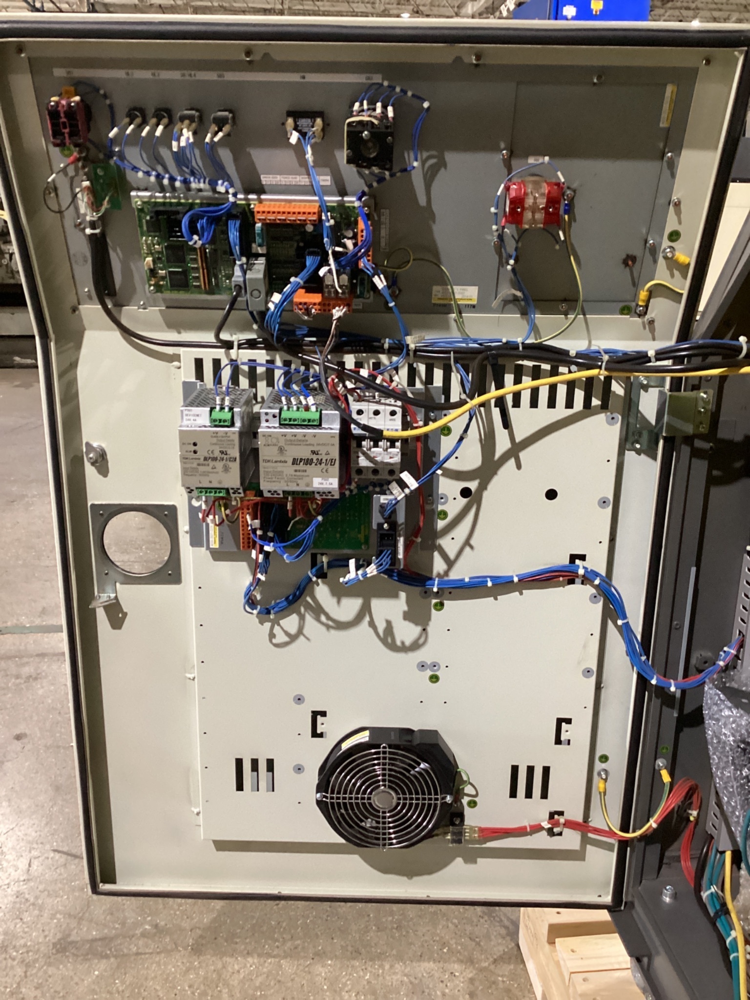 FANUC R-2000iB/185L Complete With R-30iA Controller & SCA Dispensing System USED 6