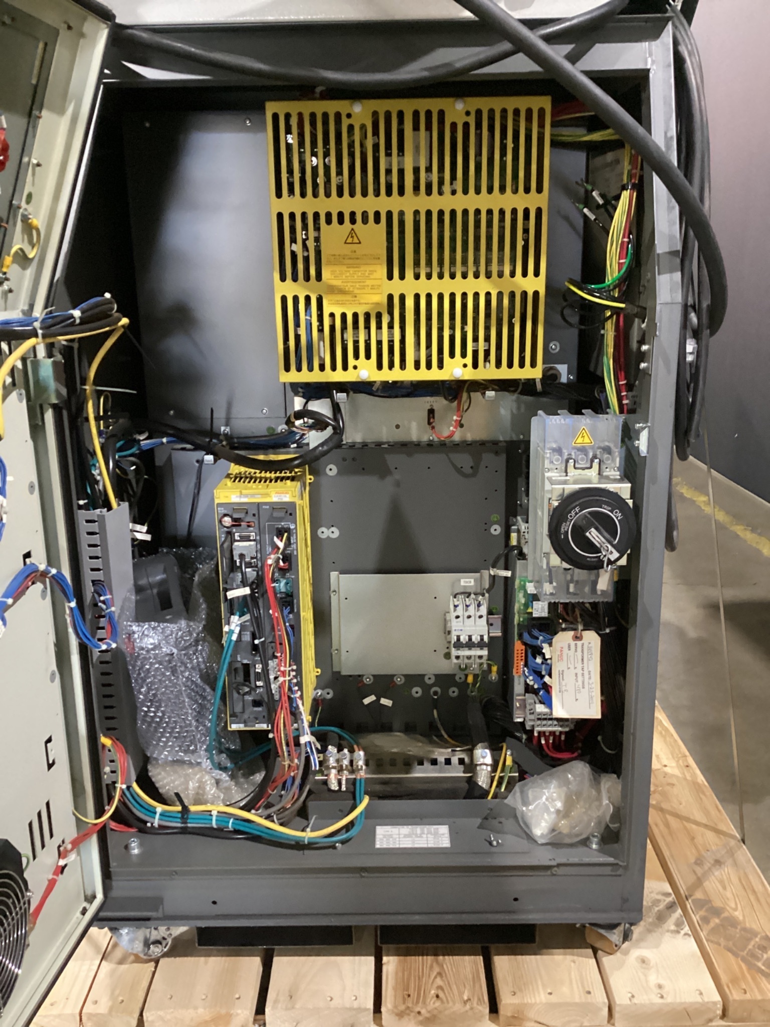 FANUC R-2000iB/185L Complete With R-30iA Controller & SCA Dispensing System USED 7