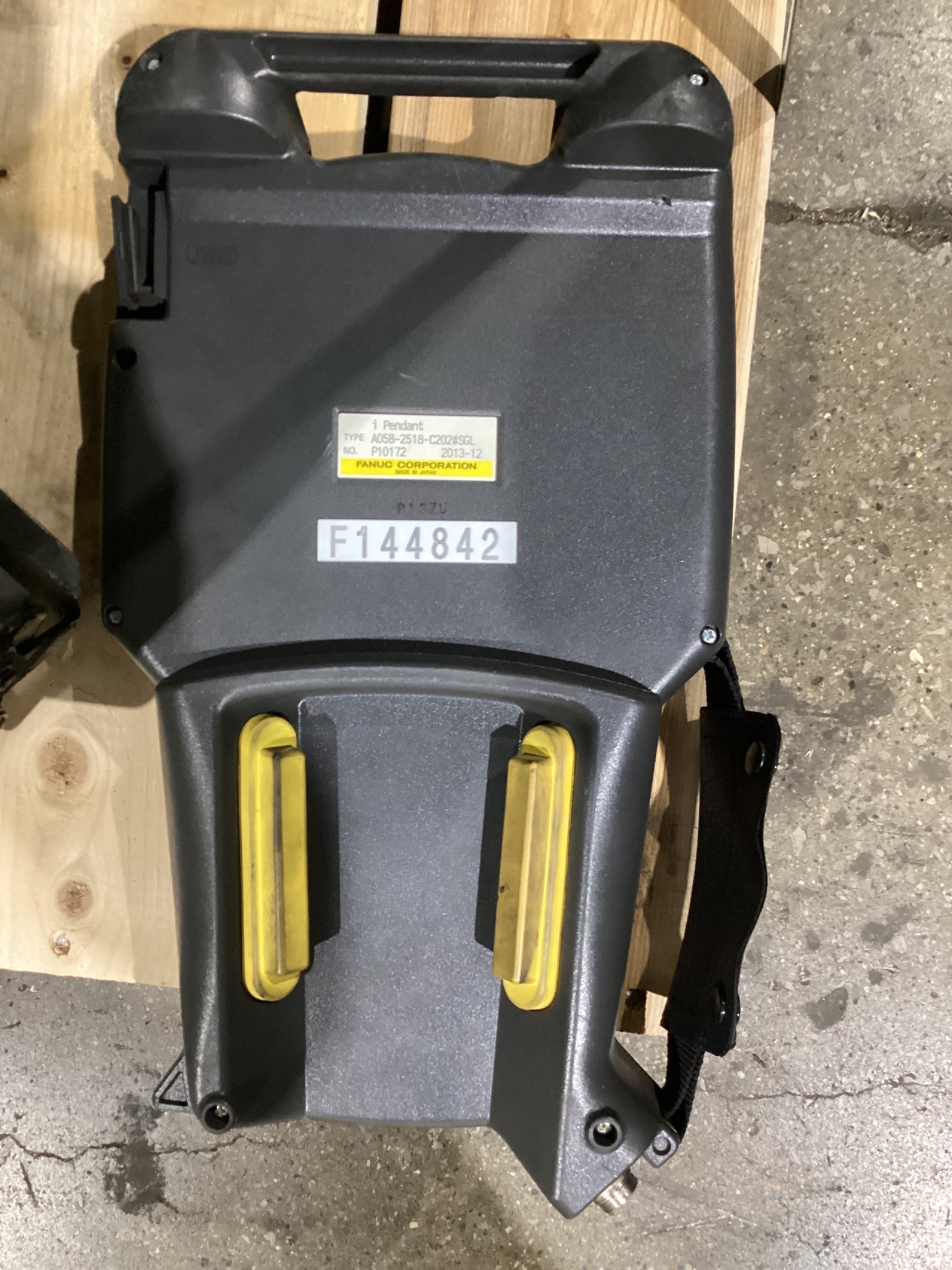 FANUC R-2000iB/185L Complete With R-30iA Controller & SCA Dispensing System USED 9