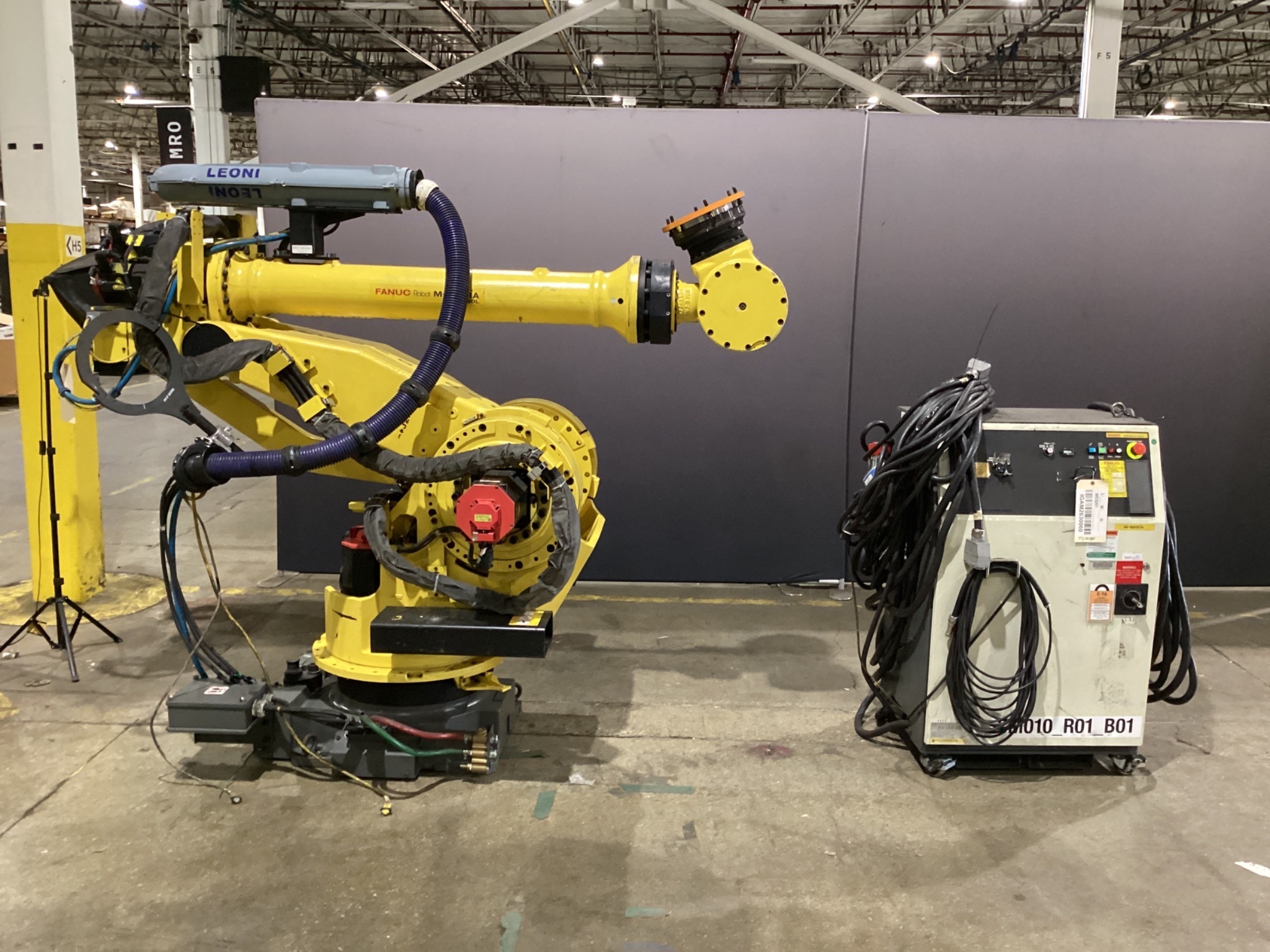 FANUC M-900iA/260L Complete With R-30iA Controller USED 0