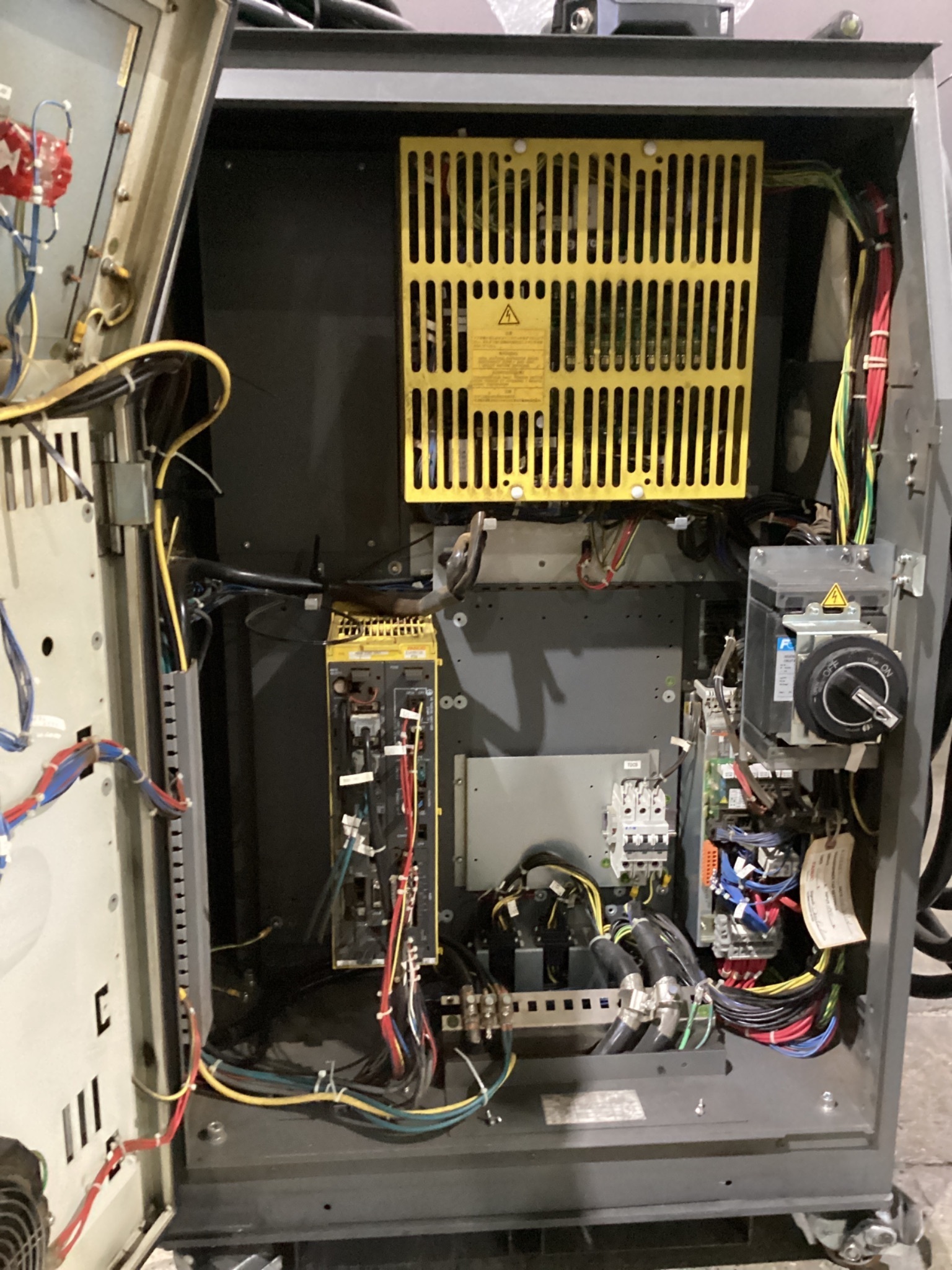 FANUC M-900iA/260L Complete With R-30iA Controller USED 3