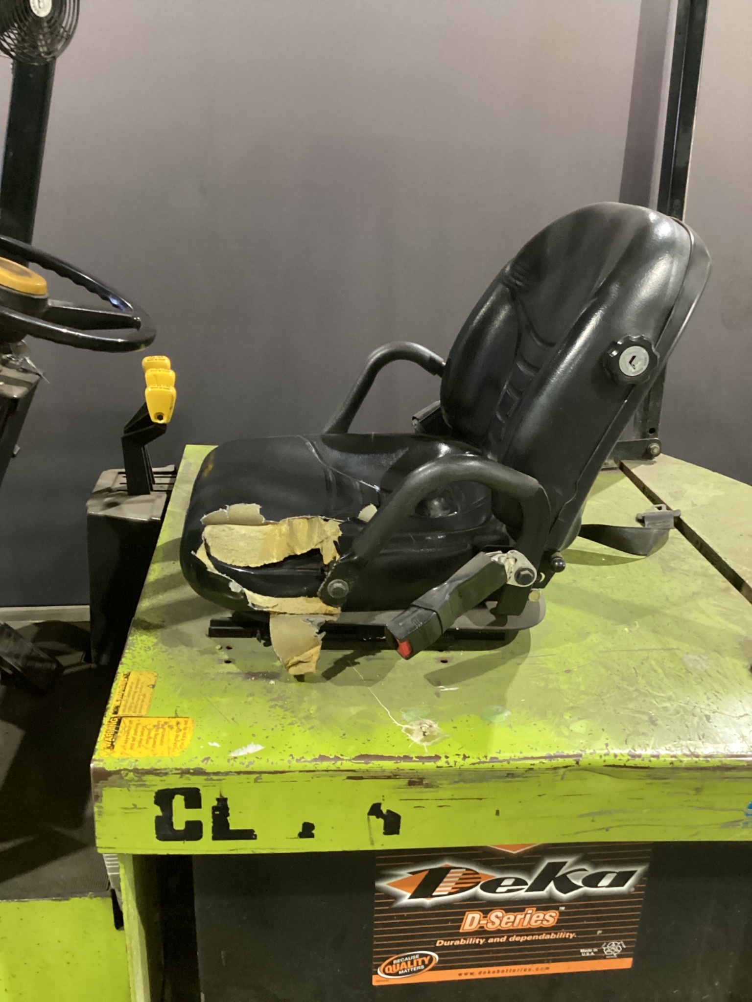 CLARK ECS 25 Electric Forklift With EXIDE ES3-18-950 Charger 4 Ft Forks USED 2