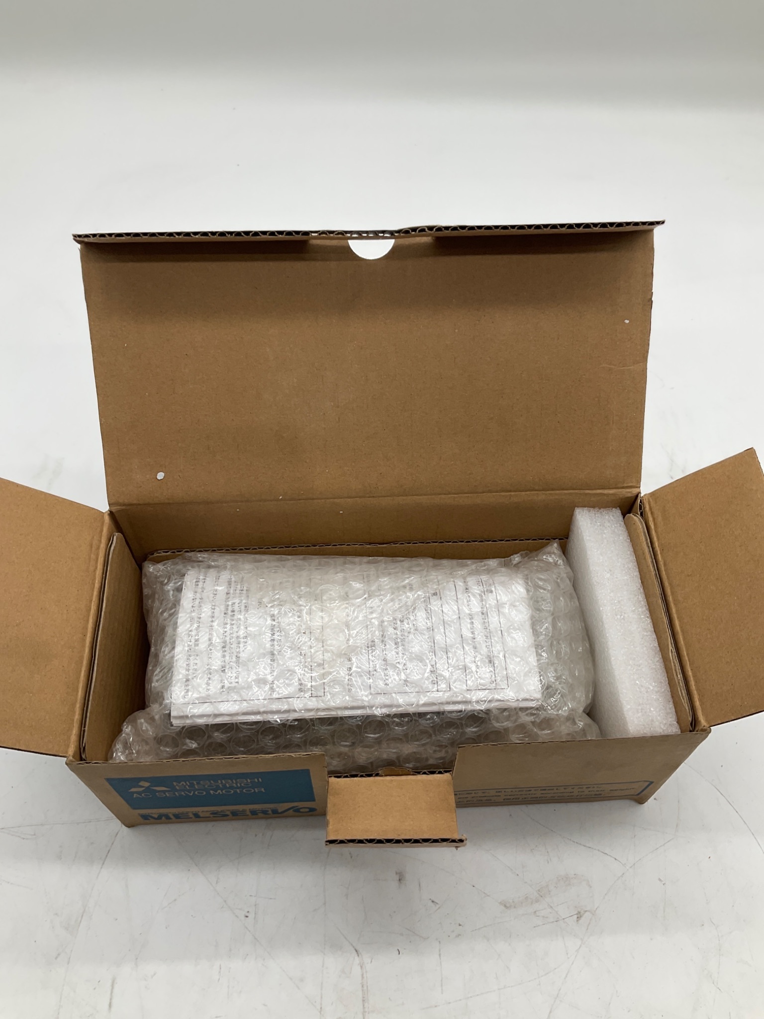 MITSUBISHI ELECTRIC HF-KP43BK AC Servo Motor 400W 3000 RPM NEW 3