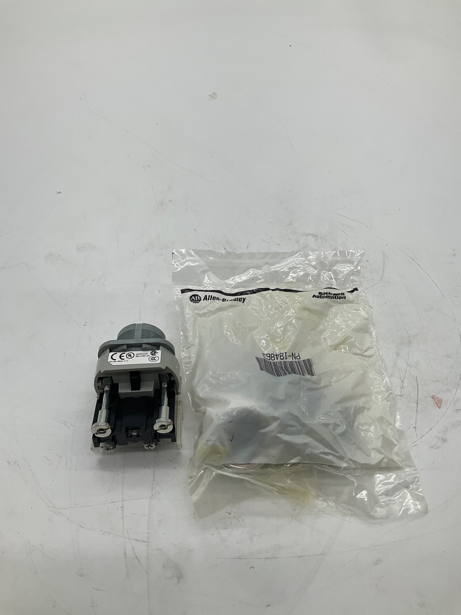 ALLEN-BRADLEY 800T-H2D1 30mm Selector Switch 2 Position Maintained NEW 0