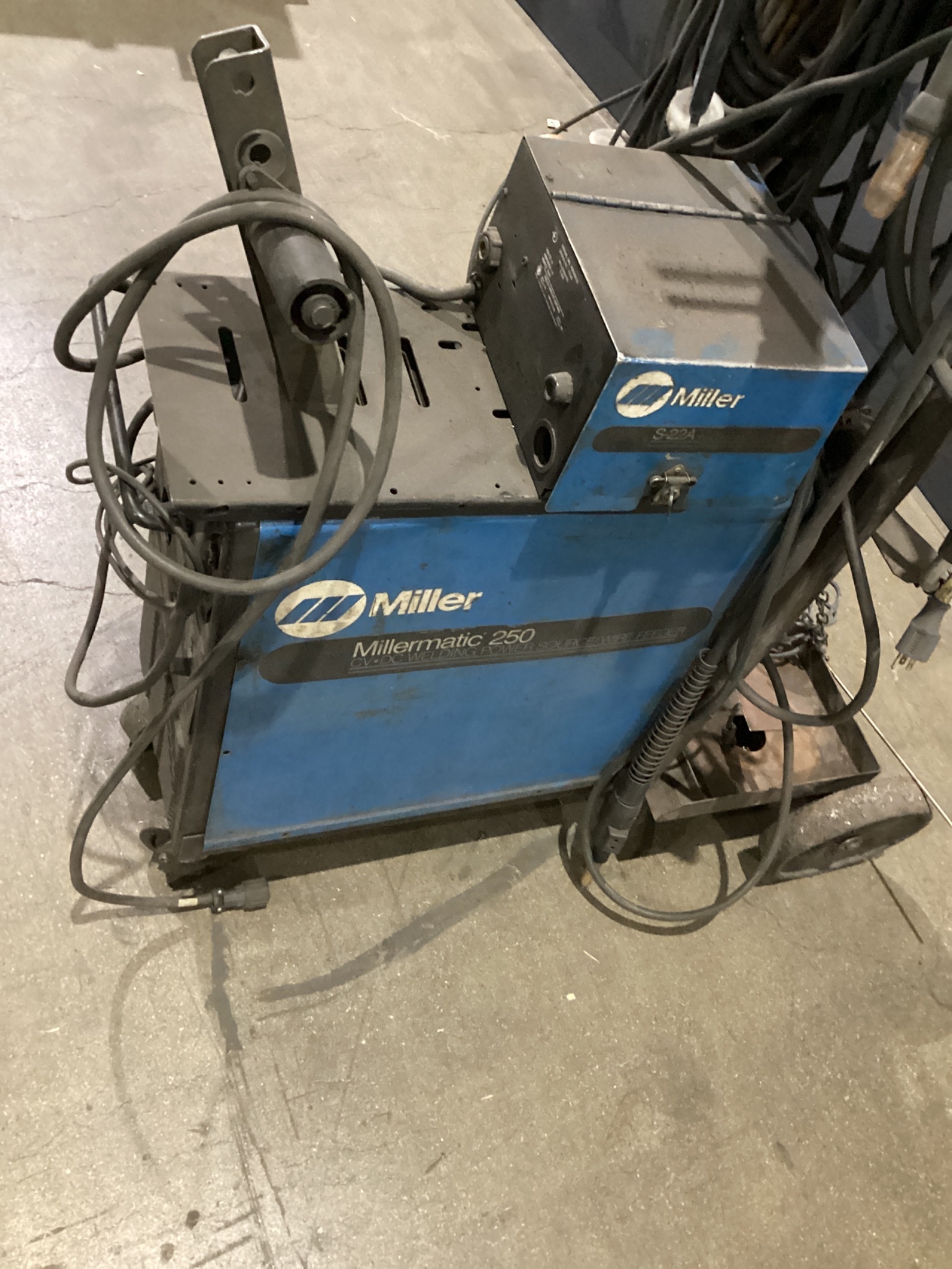 MILLER MILLERMATIC 250 MIG Welder With S-22A Wire Feeder USED 2