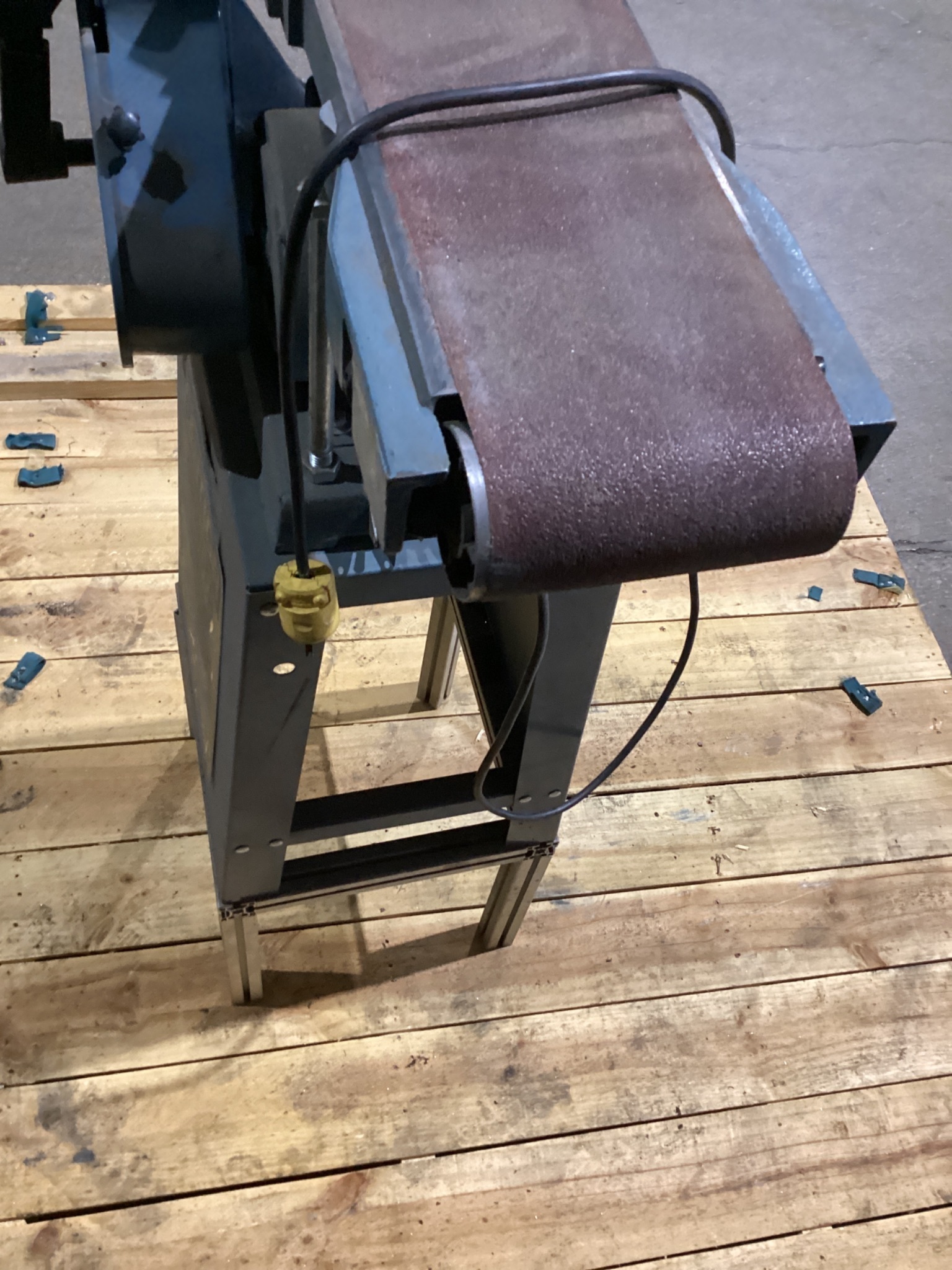 6 In x 48 In Belt And 9 In Disc Sander With Stand USED 5
