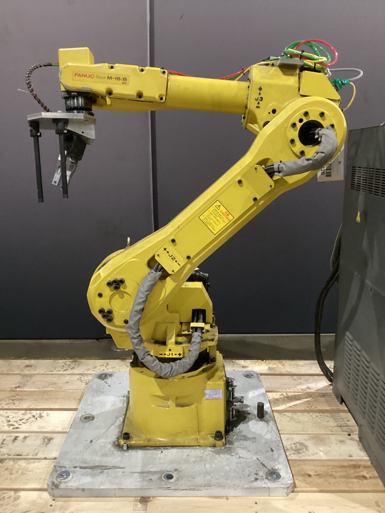 FANUC M-16iB/20 Complete With R-J3iB Controller USED 2