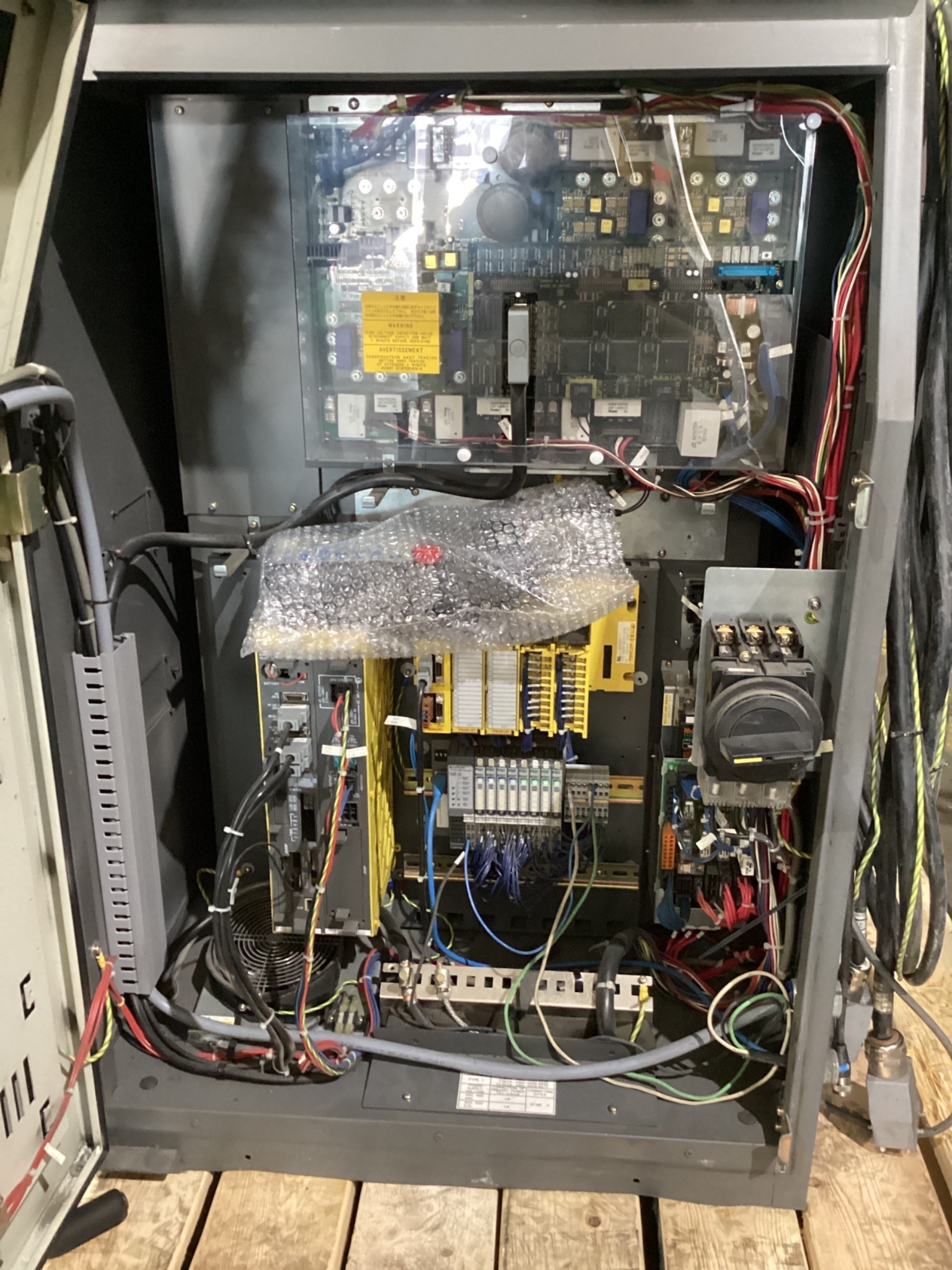 FANUC M-16iB/20 Complete With R-J3iB Controller USED 8