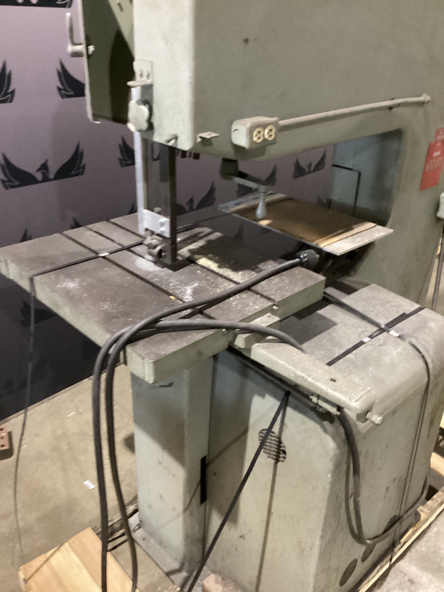 DOALL 3612-1H Vertical Contour Bandsaw USED 3