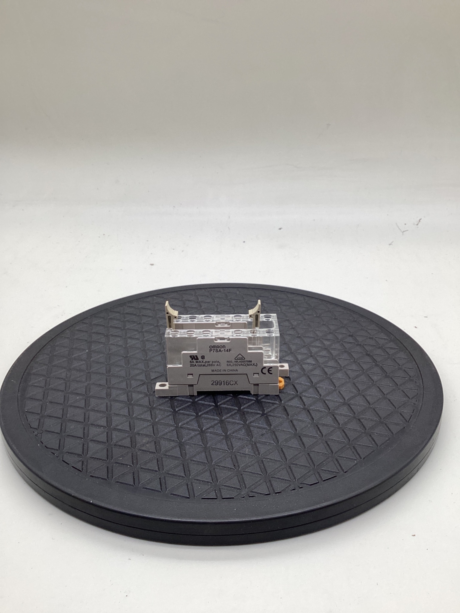 OMRON P7SA-14F Relay Socket USED 0