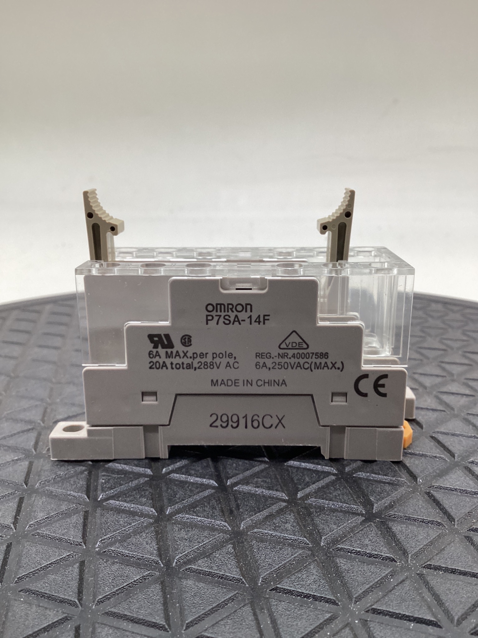 OMRON P7SA-14F Relay Socket USED 1